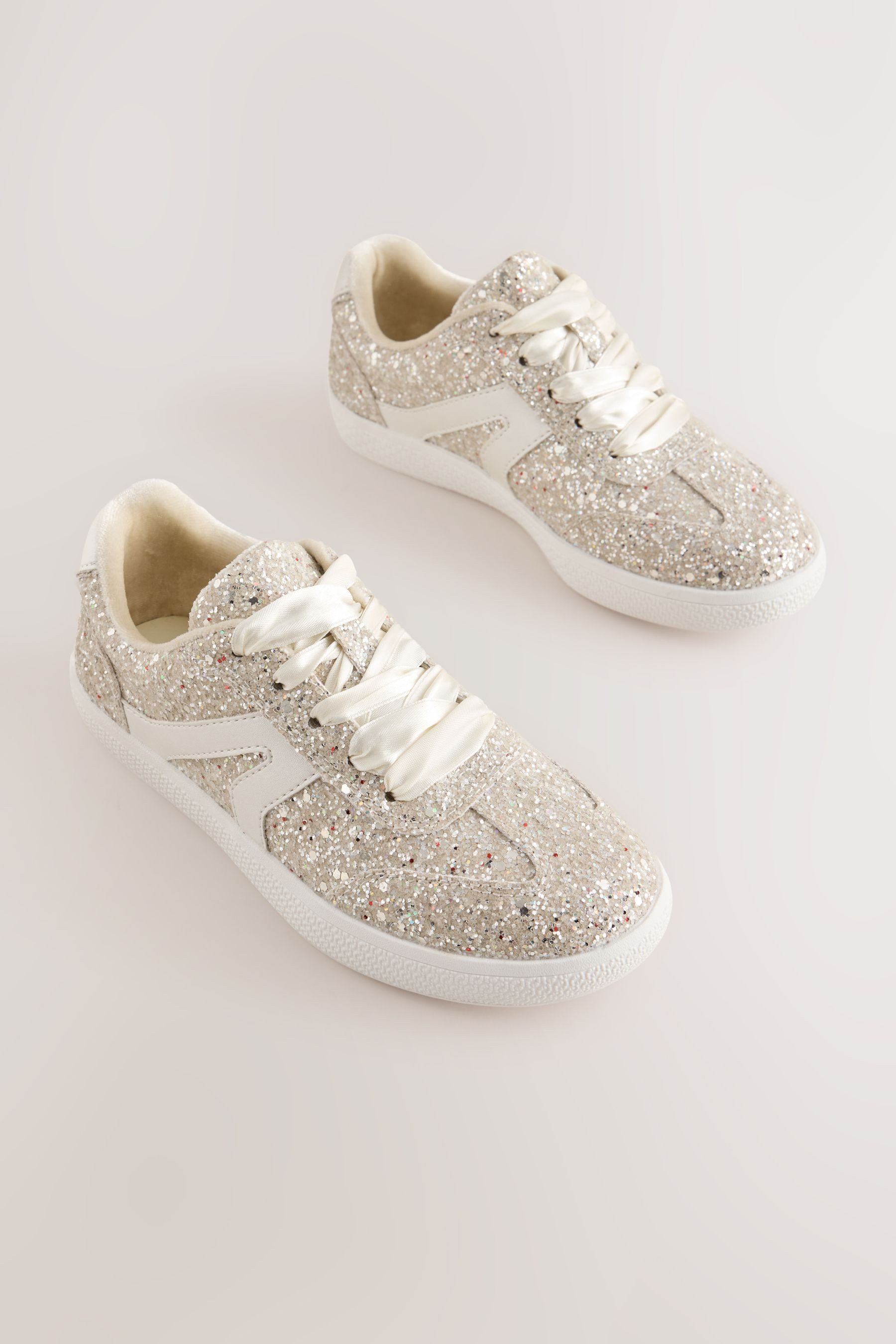 Next Sportschuh im Retro-Stil Sneaker – Bild 4 von 5