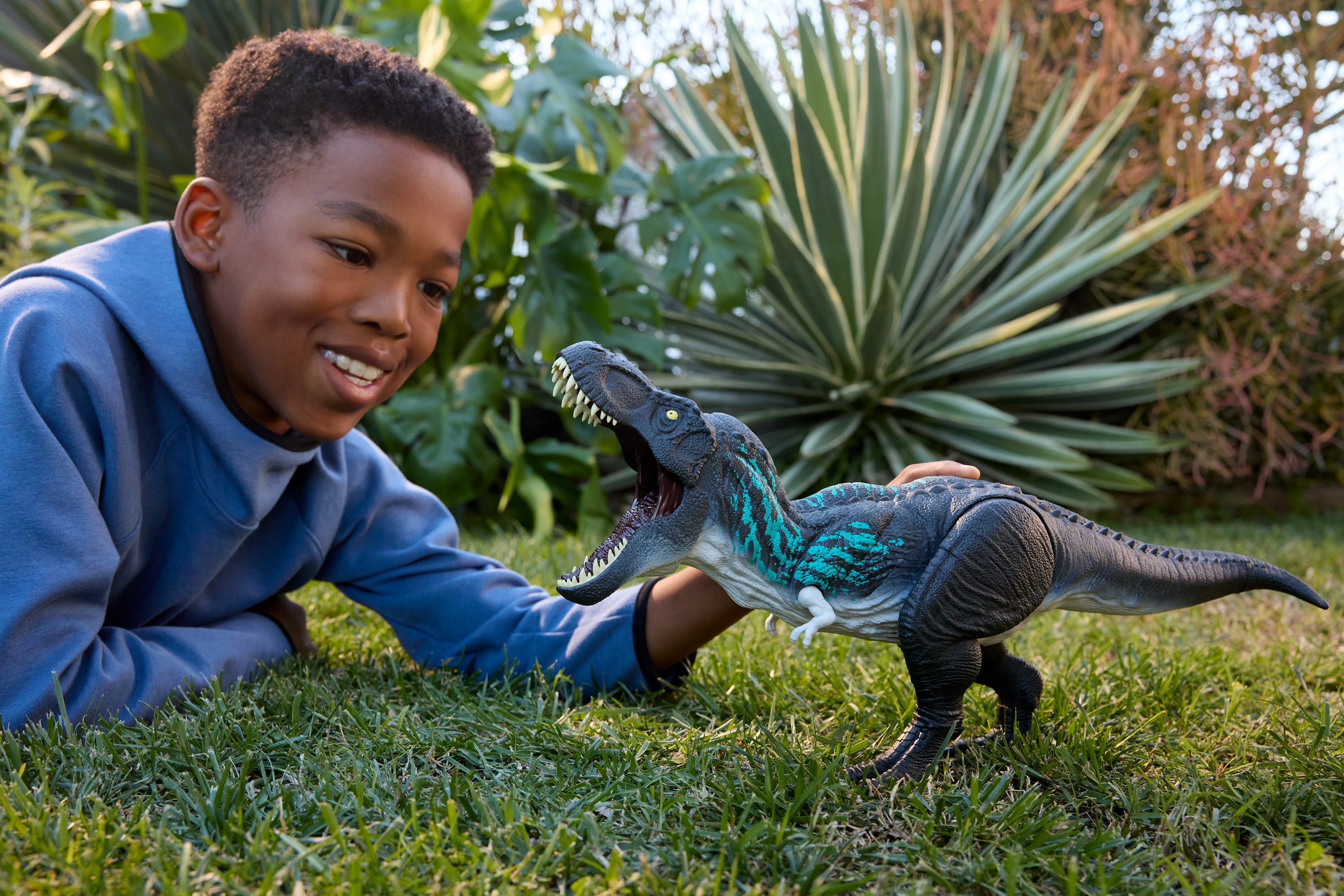 Mattel® Actionfigur Jurassic World T-Rex Dino, mit Wachstumsfunktionen und Gebrüll