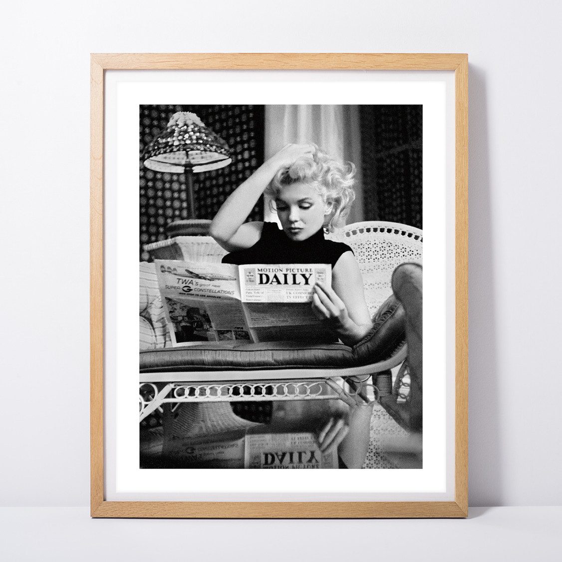 Close Up Kunstdruck Marilyn Monroe Kunstdruck Motion Picture Daily b/w Foto 40,5 x 51 cm