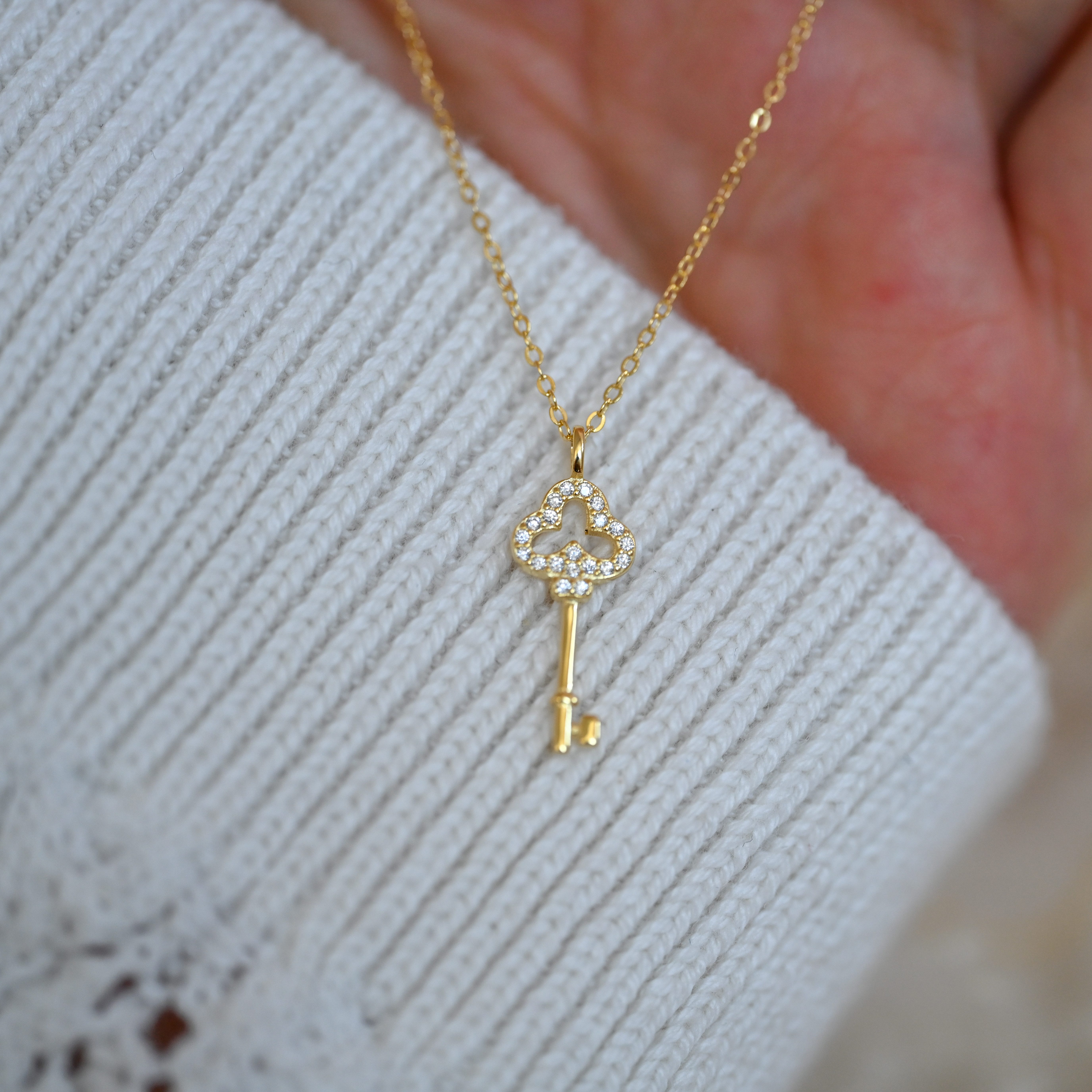 Runde Perlé Kette mit Anhänger Kette mit kleinem Schlüssel Anhänger, Zirkon günstig online kaufen
