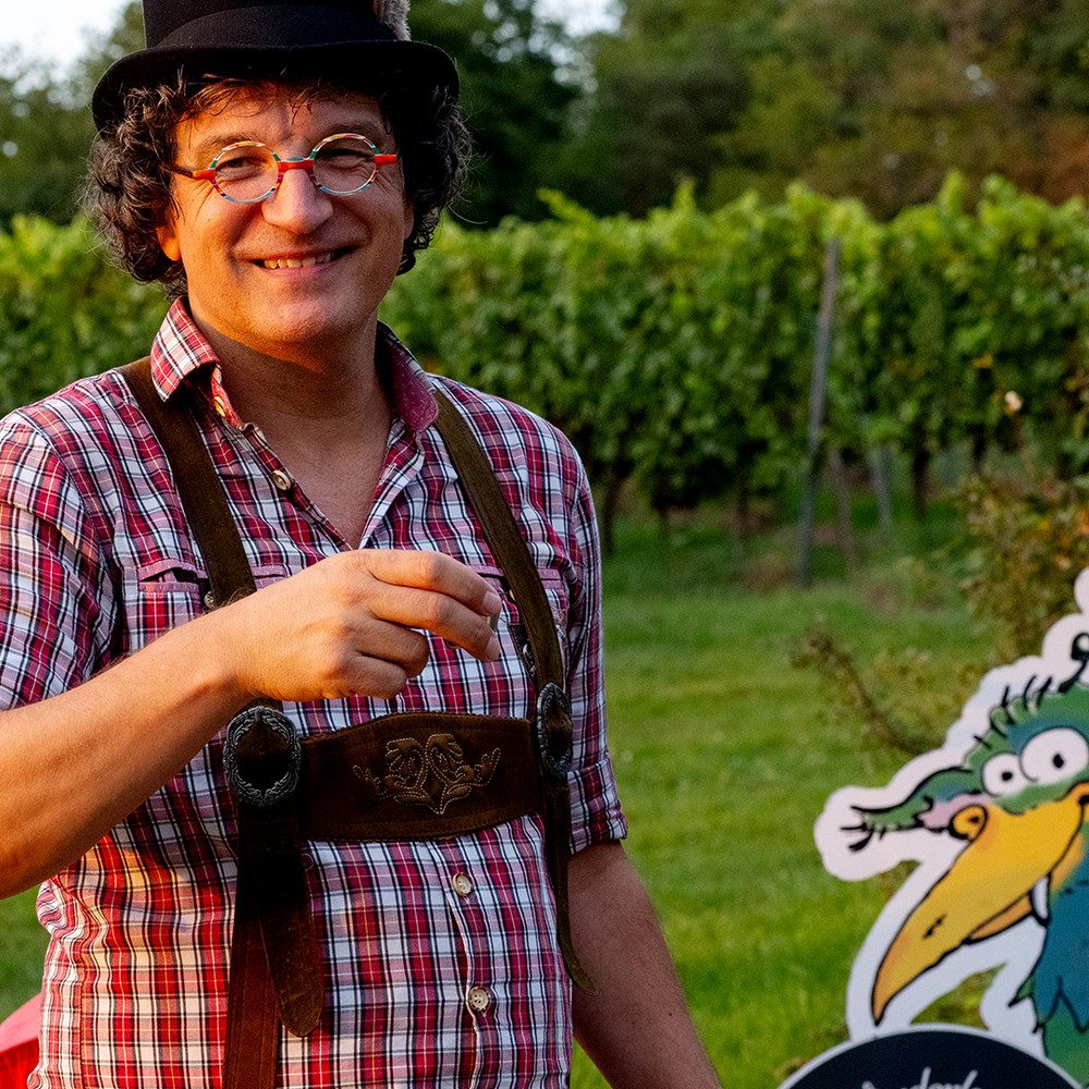 Jochen Schweizer Erlebnisgutschein Comedy Show Groß-Umstadt - Dabbejagd® „de Luxe“ (Outdoor), Dabbejagd de Luxe: Comedy trifft Naturabenteuer!