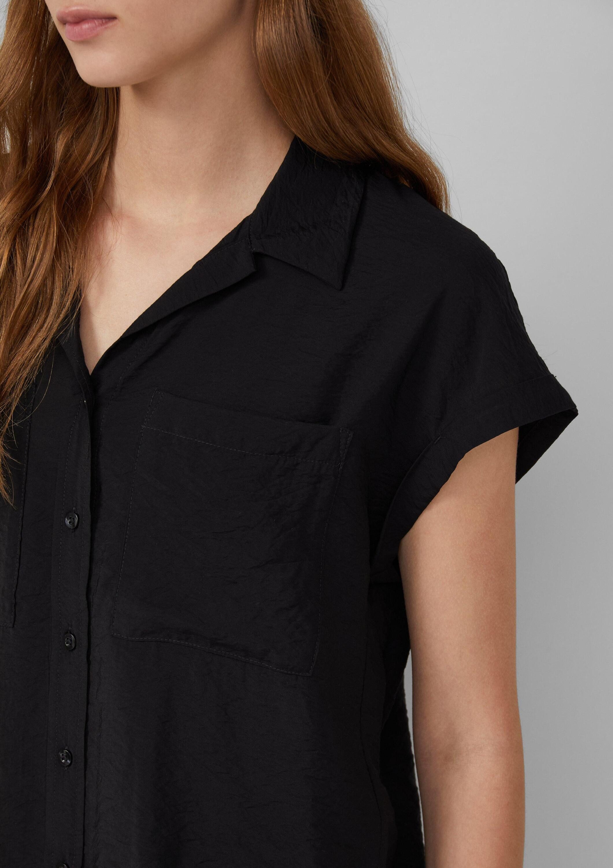 s.Oliver Kurzarmbluse Bluse Bluse aus strukturiertem Viskosemix mit aufgesetzter Tasche