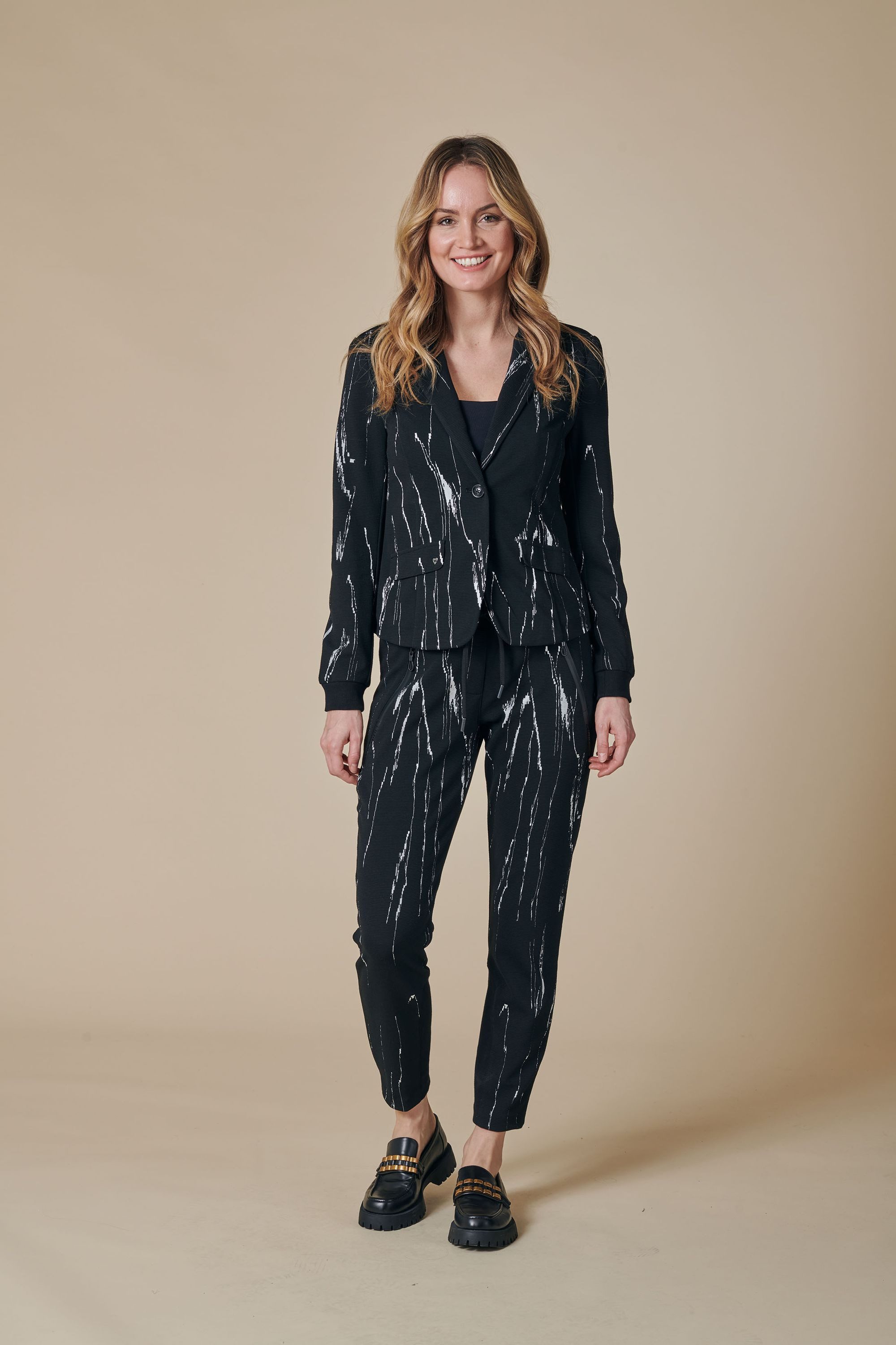 Zhrill Jackenblazer Blazer ZHBETSY ABSTRACT Schwarz günstig online kaufen