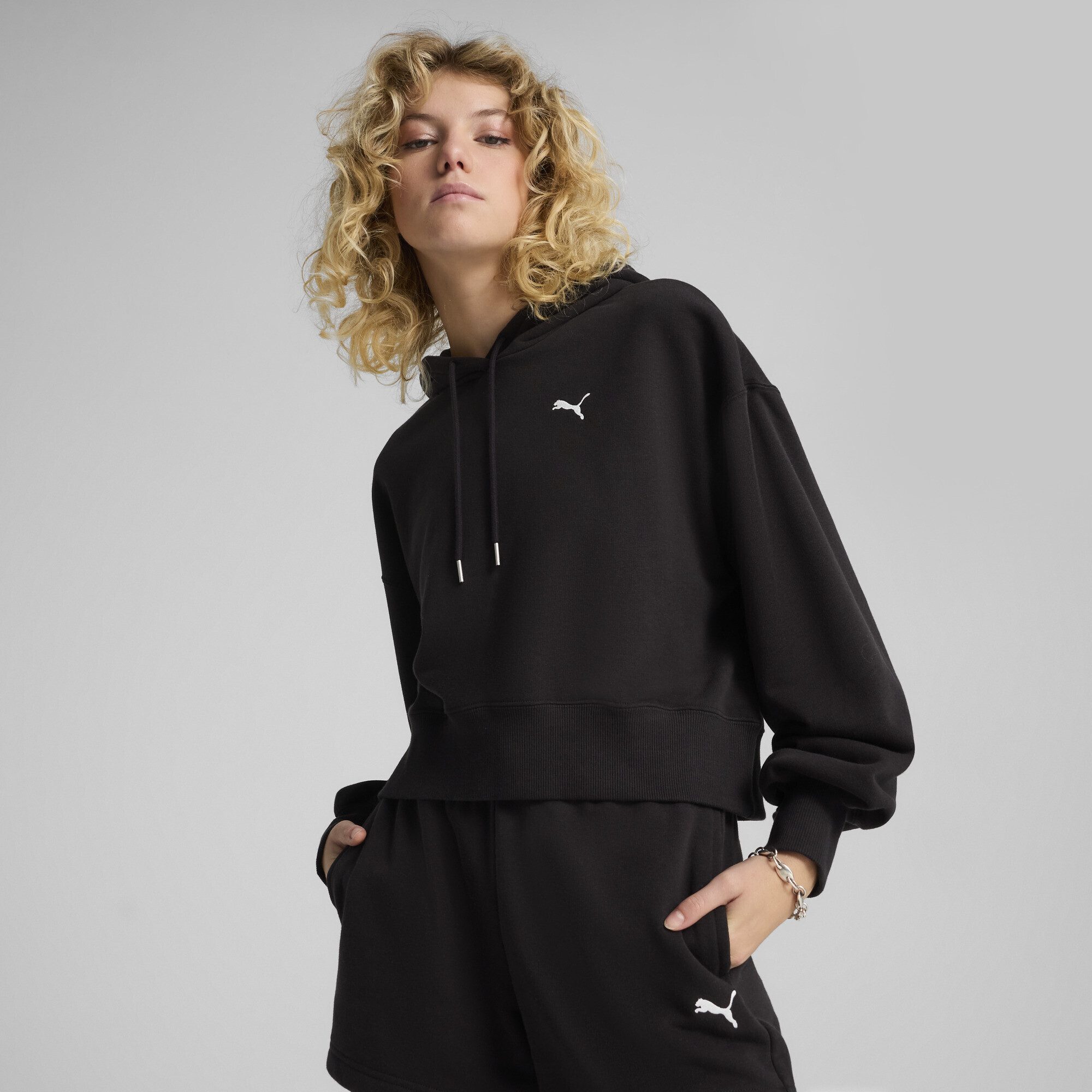 PUMA Hoodie WARDROBE ESS Kurzer Relaxed Fit Hoodie Damen