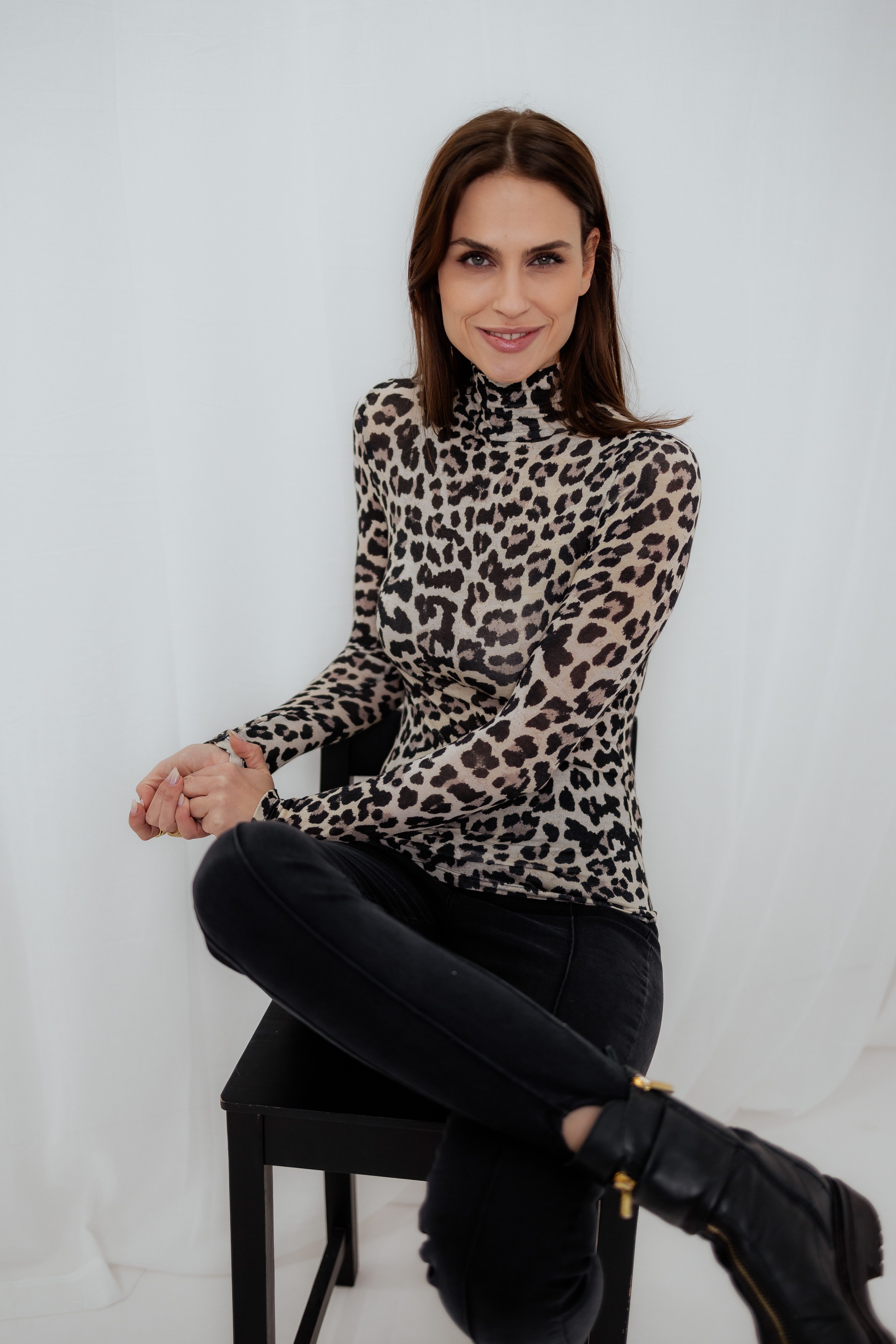 Longsleeve Mesh Longsleeve mit kleinem Rollkragen – Leoprint – figurbetont