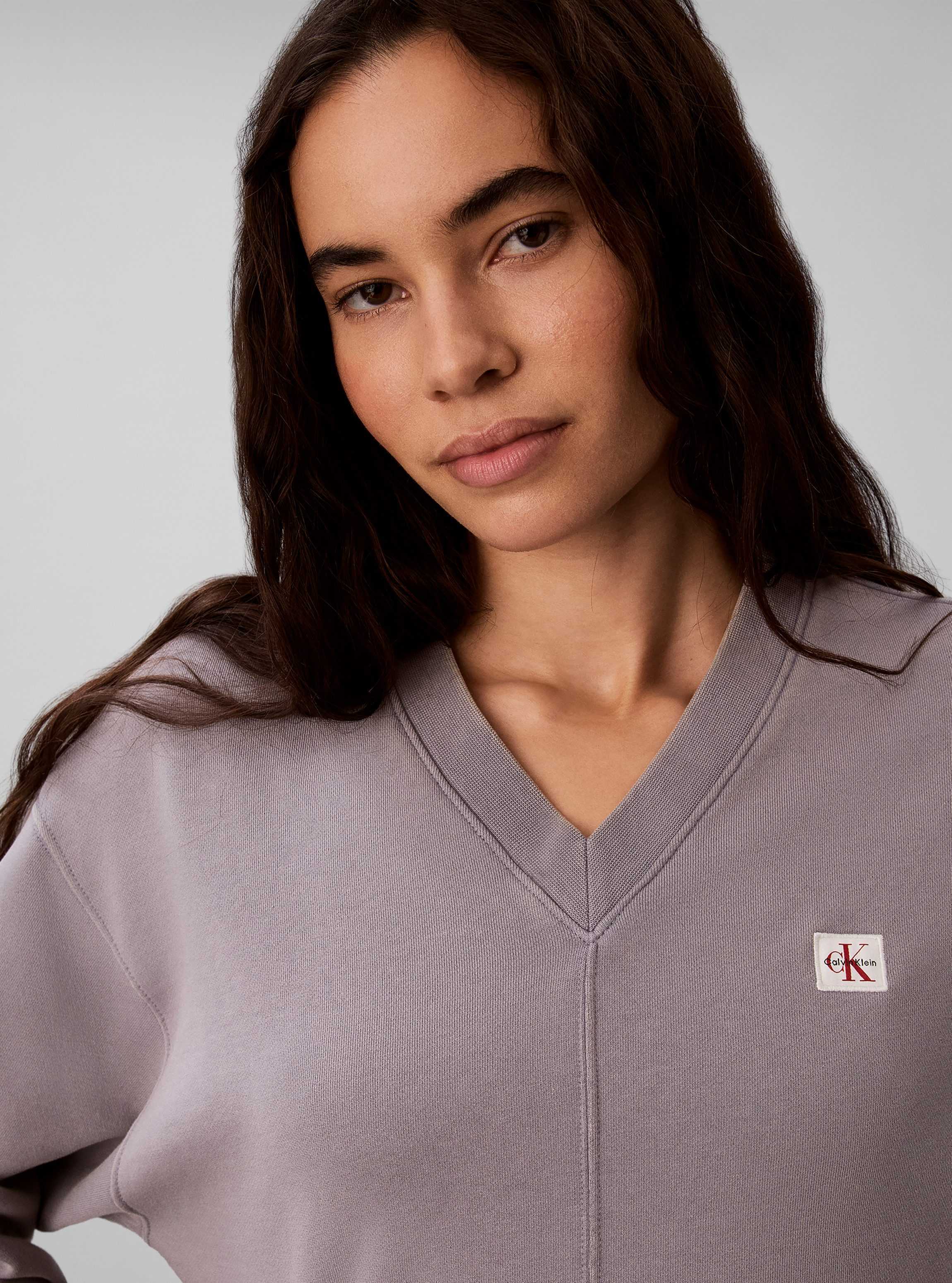 Calvin Klein Jeans Sweatshirt WOVEN LABEL TERRY V-NECK Regular fit mit V-Ausschnitt – Bild 3 von 5