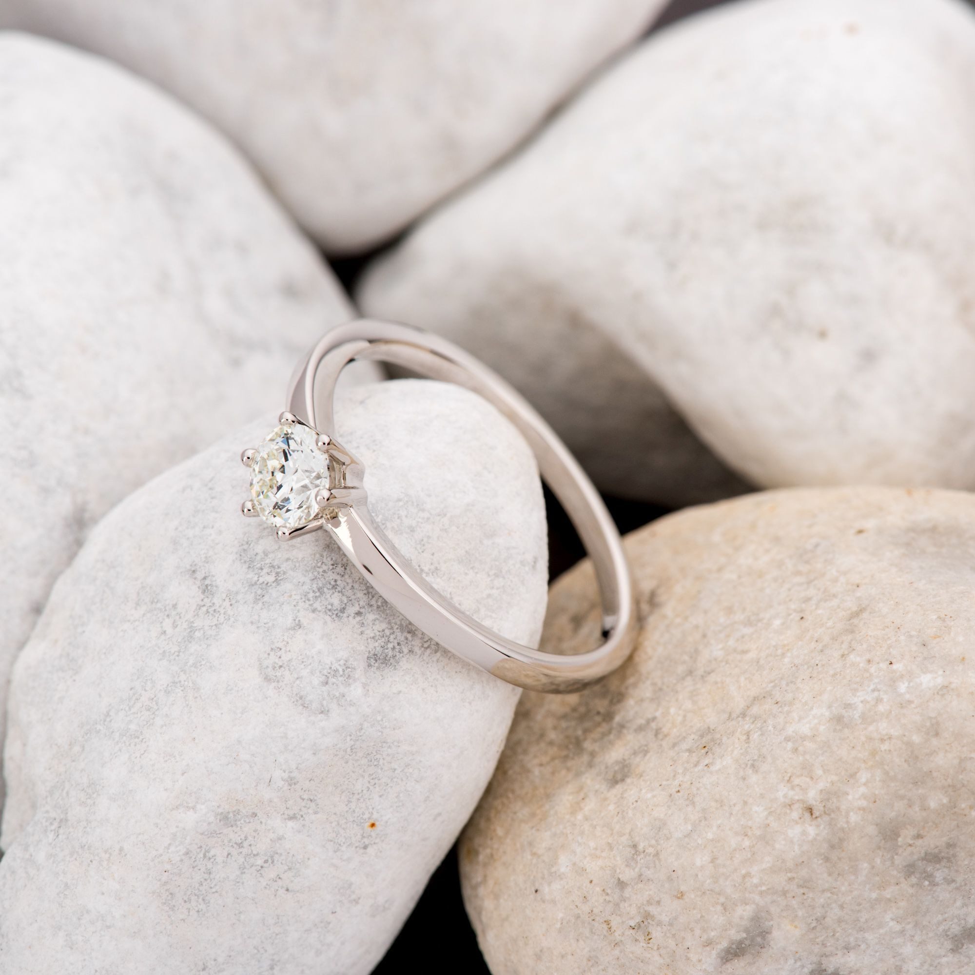 Orolino Fingerring Gold 750 mit natürlichem Brillant 0,50ct.