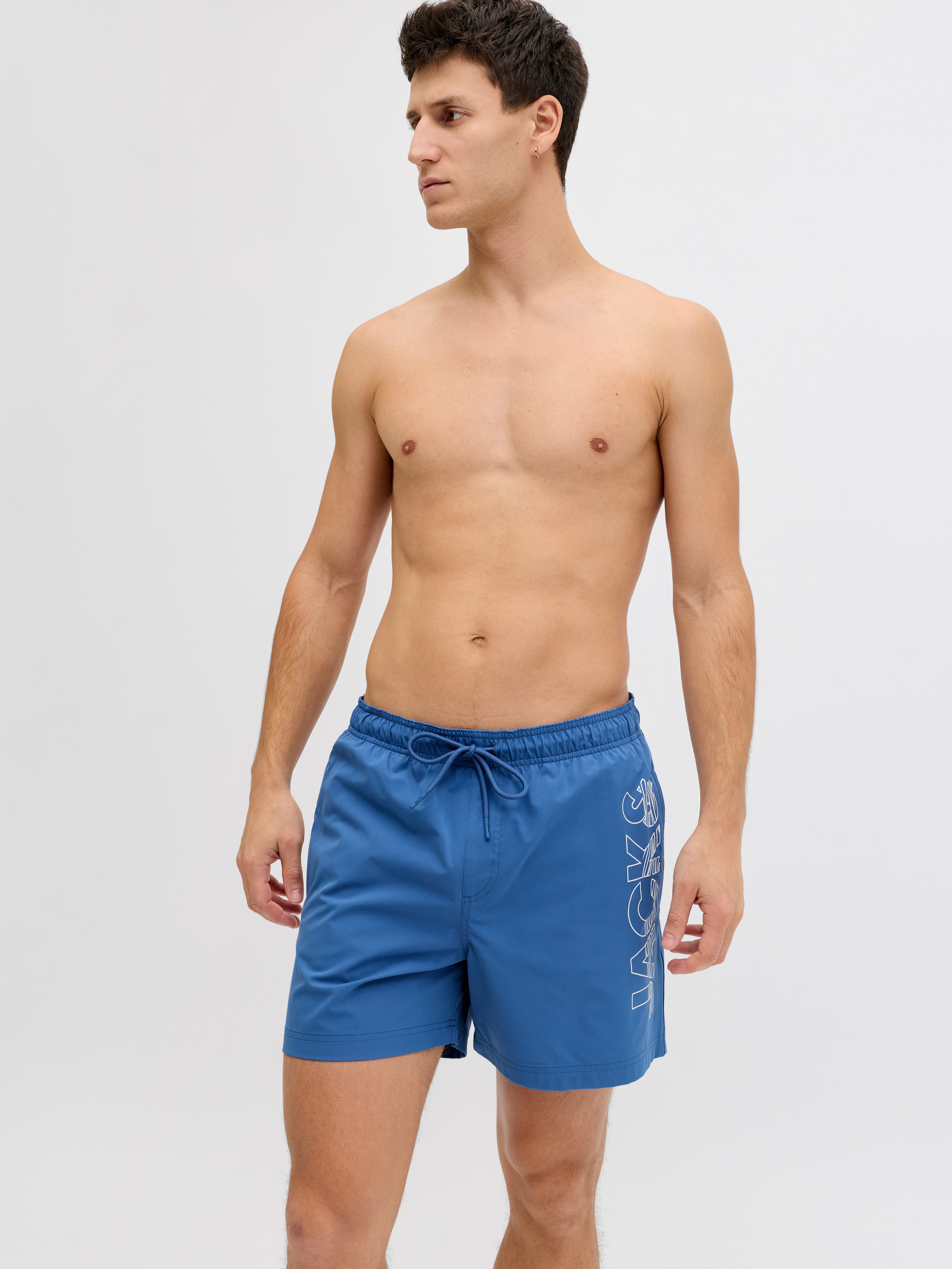 Jack & Jones Badeshorts JPSTMAUI WAVE LOGO SWIM SHORTS SN Kunstfaser, normal geschniten