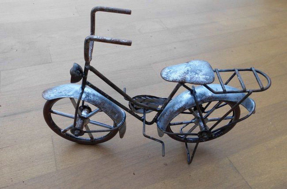 Skulptur St) Dekoobjekt aus (1 Handarbeit Fahrrad Dekofigur Antik-Rost-Optik Deko-Impression Eisen