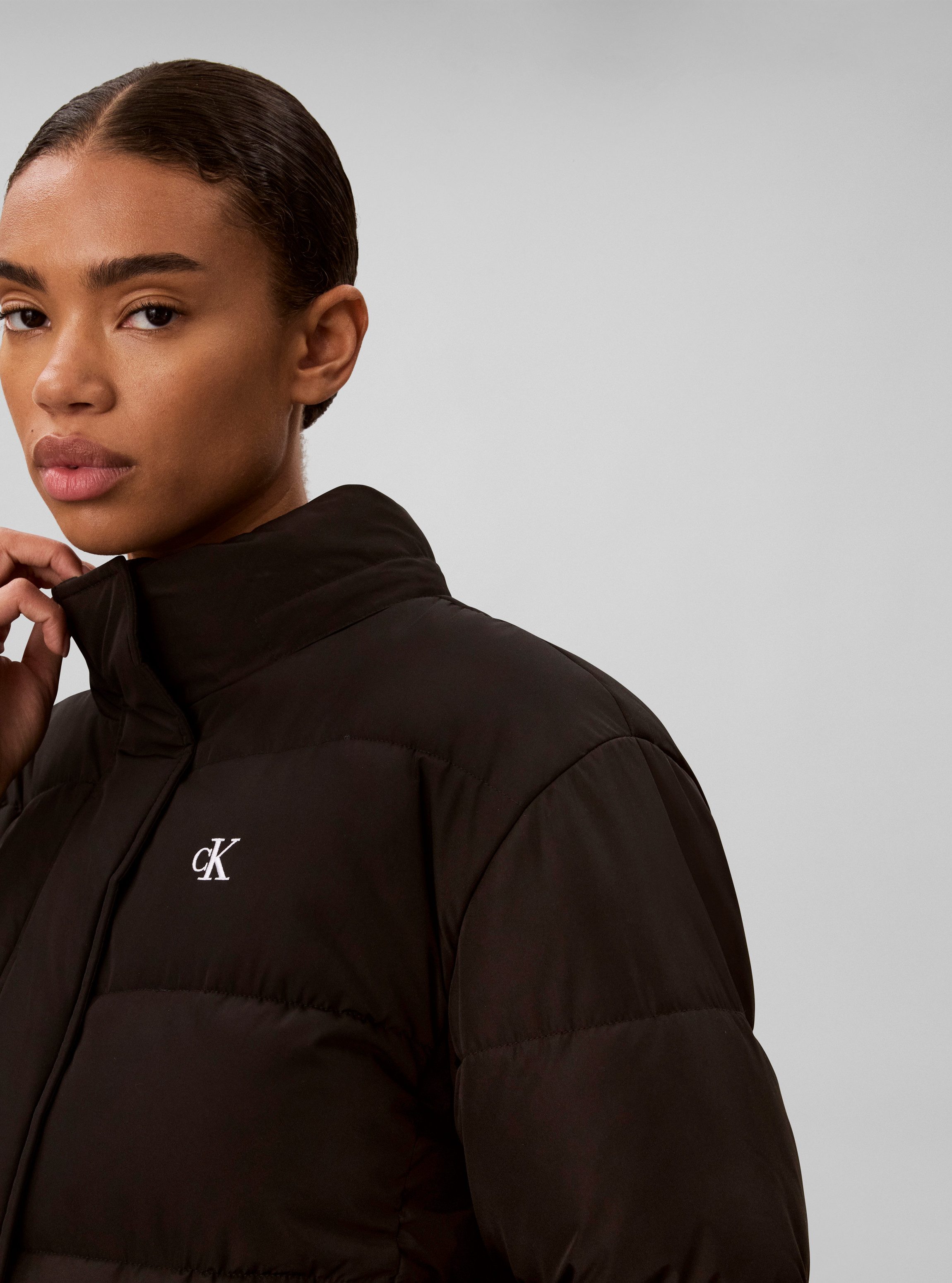 Calvin Klein Jeans Steppjacke abnehmbare Kapuze, kurze Form, verdeckter Reißverschluss