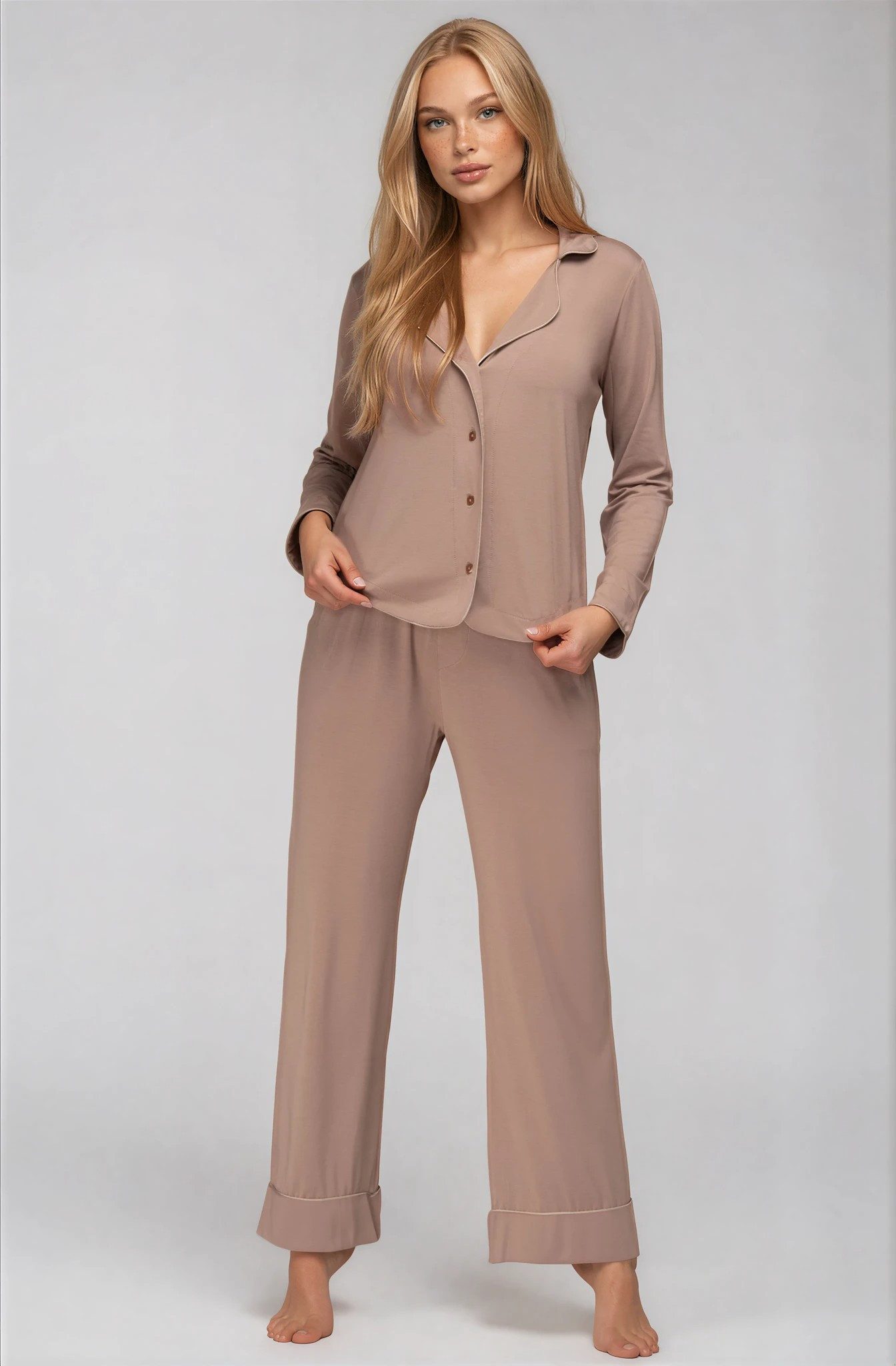 Mademoiselle Sommeil Pyjama Damen Schlafanzug aus EcoVero™ Viskose in edlem Mocca Langarm-Hemdbluse & lange Hose, fließend weich, gefertigt in Polen