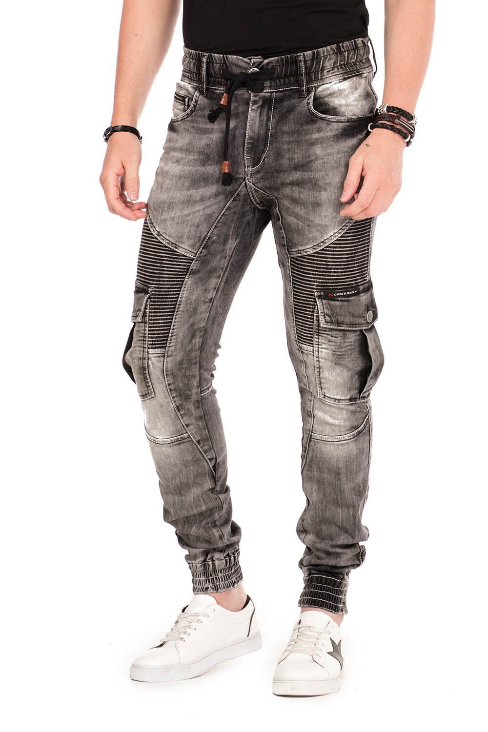 Cipo & Baxx mit am schwarz Bündchen Saum elastischen Bequeme Jeans
