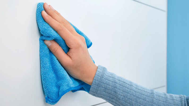 tesa Handtuchring MOON Hantuchring ohne Bohren - 12,5 cm : 18,5 cm : 5,0 cm, selbstklebender Handtuchhalter - Edelstahl - silber matt