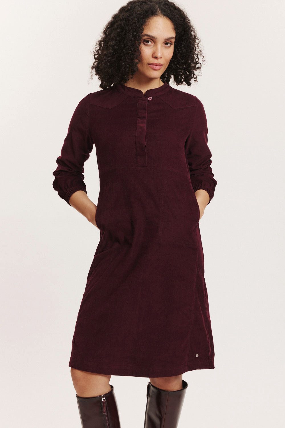 Tranquillo Cordkleid Damen Jelskee GOTS-Bio-Baumwolle Stehkragen weiche A-Linie Taschen (Einzelartikel) Midikleid mit feinem, weichen Cord & elastischen Ärmelbündchen