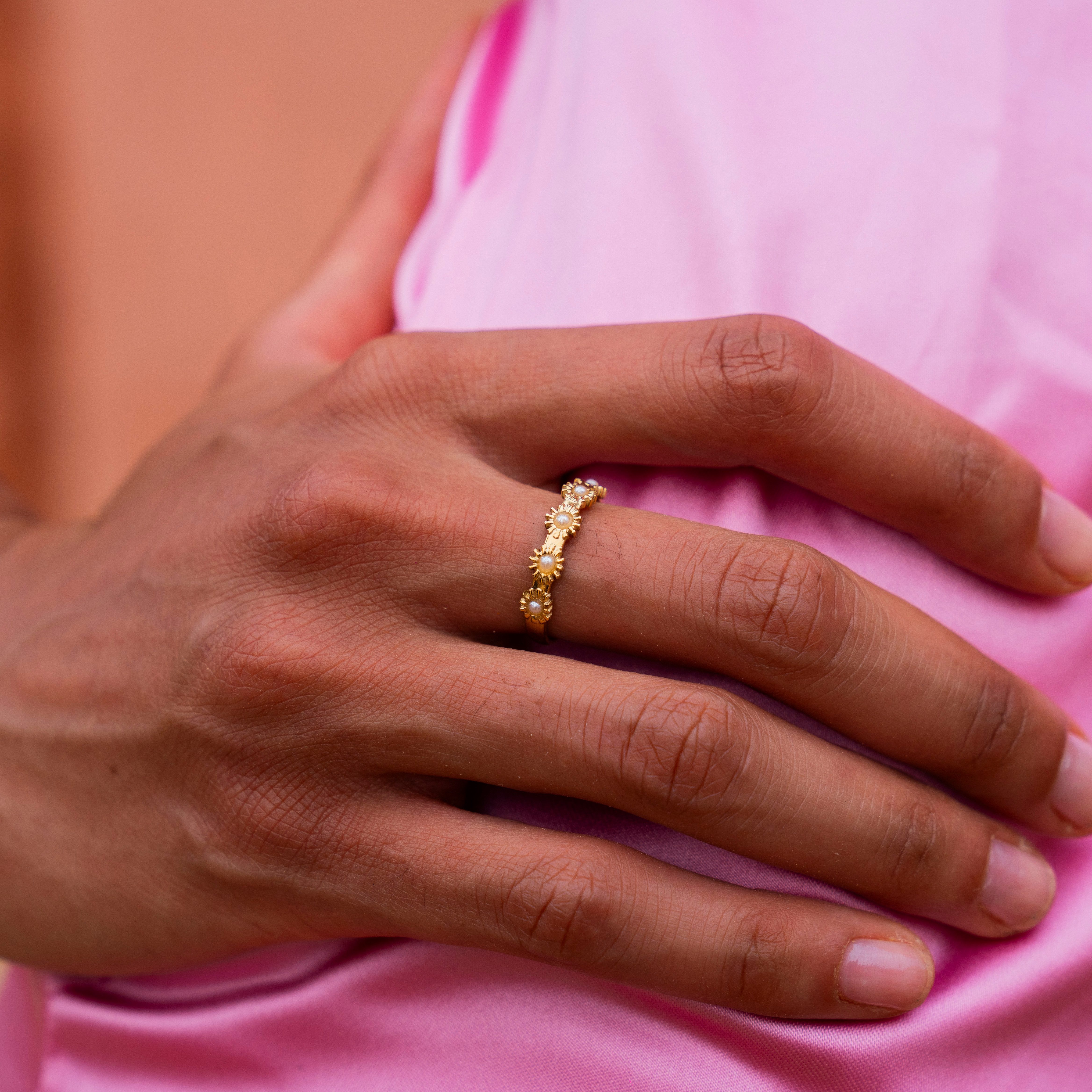 Made by Nami Goldring Boho Damenring gold mit Sonnenmotiv größenverstellbar wasserfest, aus Edelstahl – Boho-Stil – glänzend – filigran – Bild 5 von 5