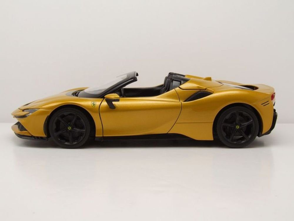Bburago Modellauto Ferrari SF90 Spider gold, Maßstab 1:18