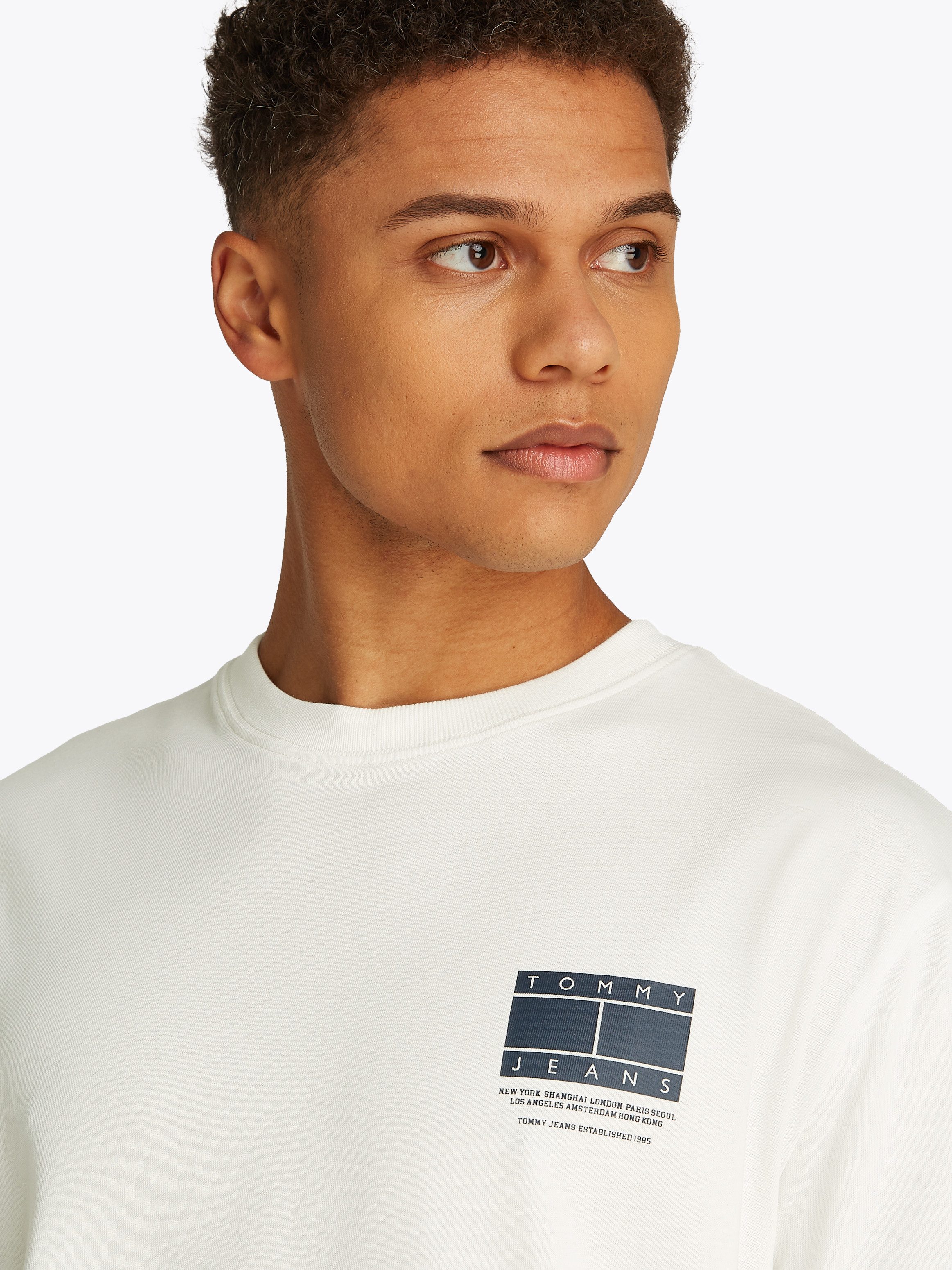 Tommy Jeans T-Shirt TJM REG DNA GRAPHIC TEE EXT mit kontrastfarbenen Print günstig online kaufen