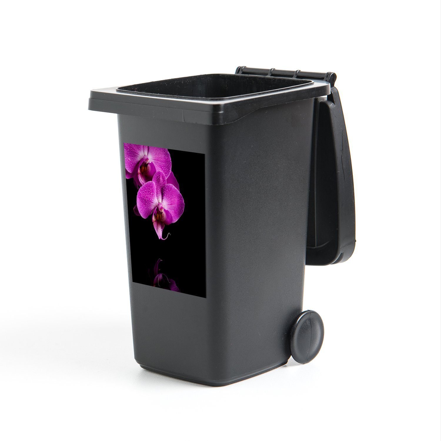 MuchoWow Wandsticker Zwei lila Orchideen vor schwarzem Hintergrund (1 St), Mülleimer-aufkleber, Mülltonne, Sticker, Container, Abfalbehälter