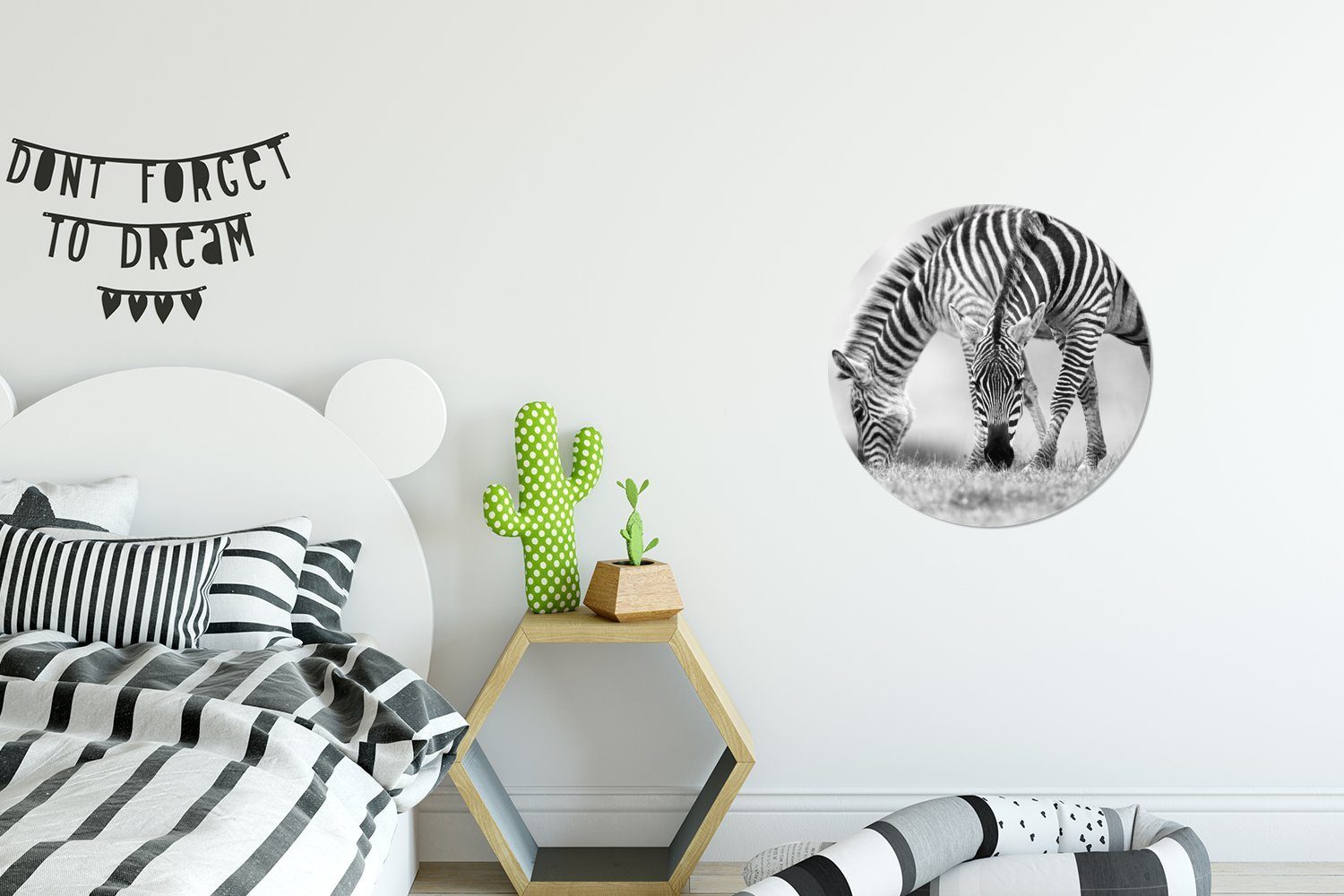 Rund, (1 MuchoWow Zebras Kinderzimmer, St), Wohnzimmer Wandsticker Tapetenkreis für Tapetenaufkleber, Weidende