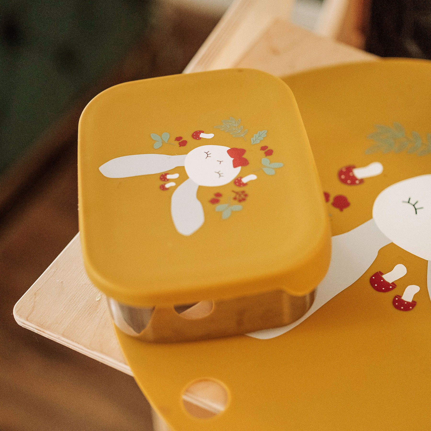 kikadu Lunchbox, Box: Stainless Steel, Lid: 100% Silicone, (1-tlg), Hase Mustard aus Edelstahl mit BPA-freiem Silikondeckel