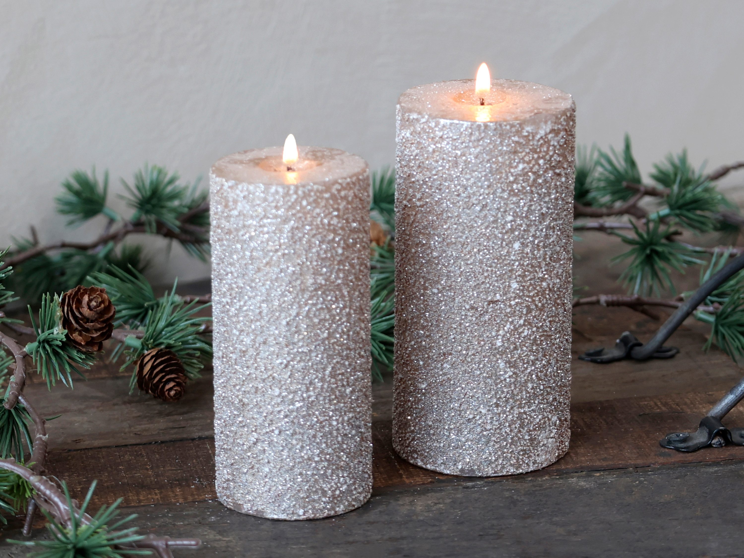 Chic Antique Stumpenkerze Stumpenkerze Macon Glitter Luxuskerze Weihnachtsdekoration, 100 % Paraffin, Glitterkerze, hochwertig, lange Brennzeit