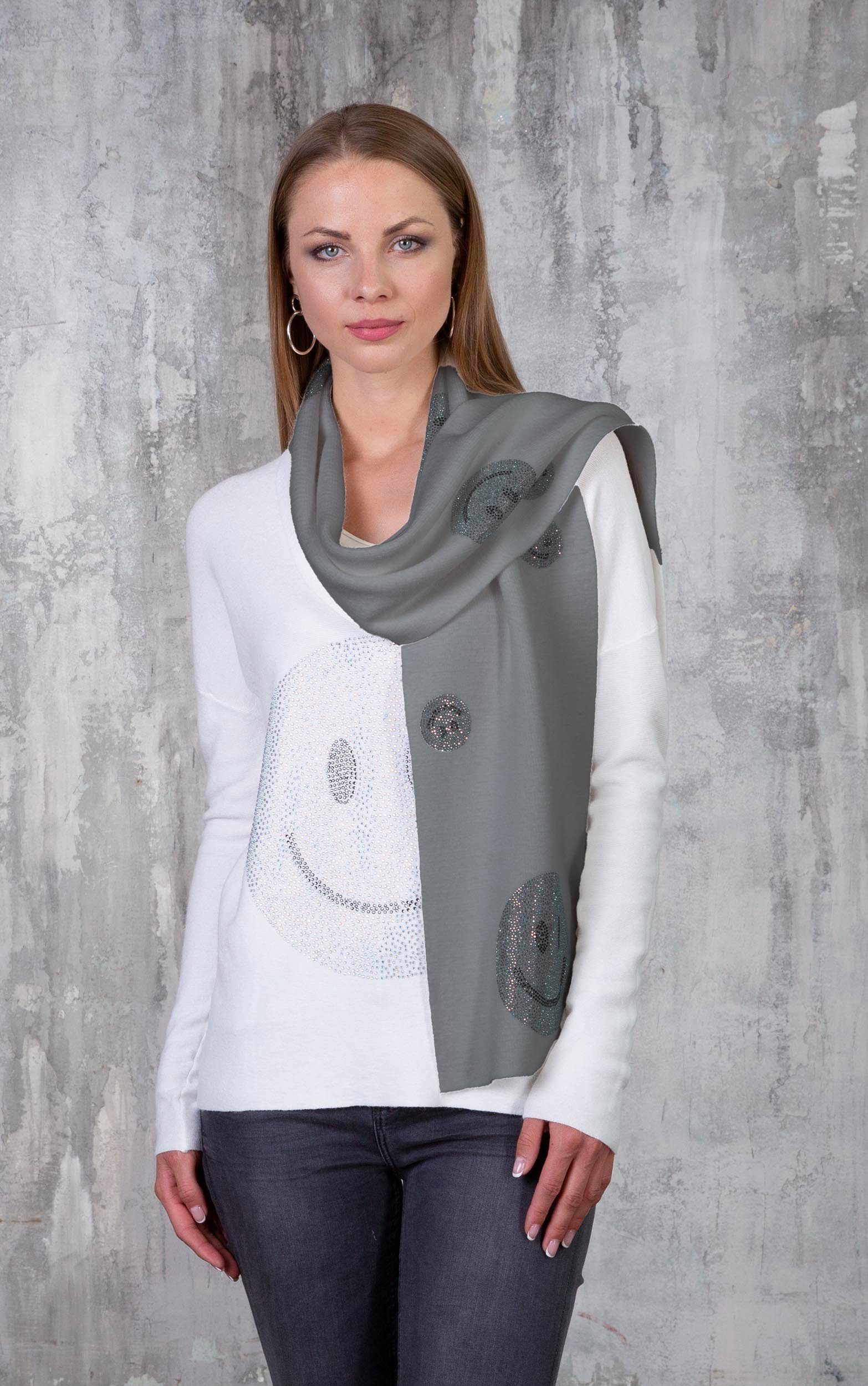 Passioni Strickschal mit Smiley-Motiven aus Strasssteinen