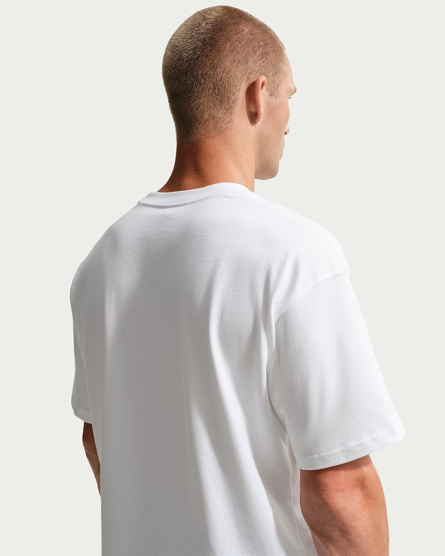 Nike Sportswear T-Shirt M NSW TEE LSE BOXY FUSSBALL aus Baumwolle, in den Größen XS bis 4XL