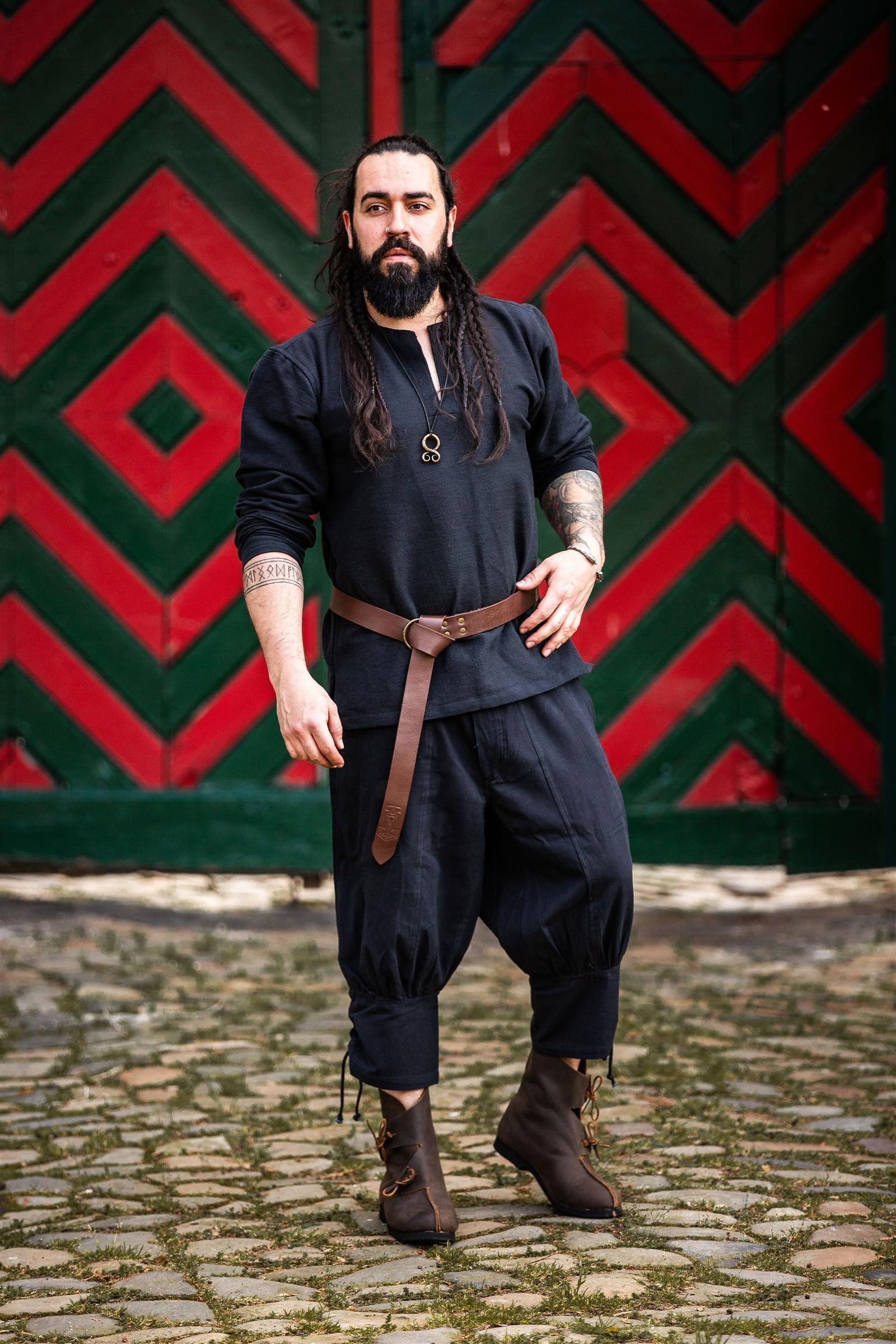 Leonardo Carbone Wikinger-Kostüm Kniebundhose "Laurence" mit Unterbeinschnürung, hochwertige Baumwolle, strukturierten Nähten