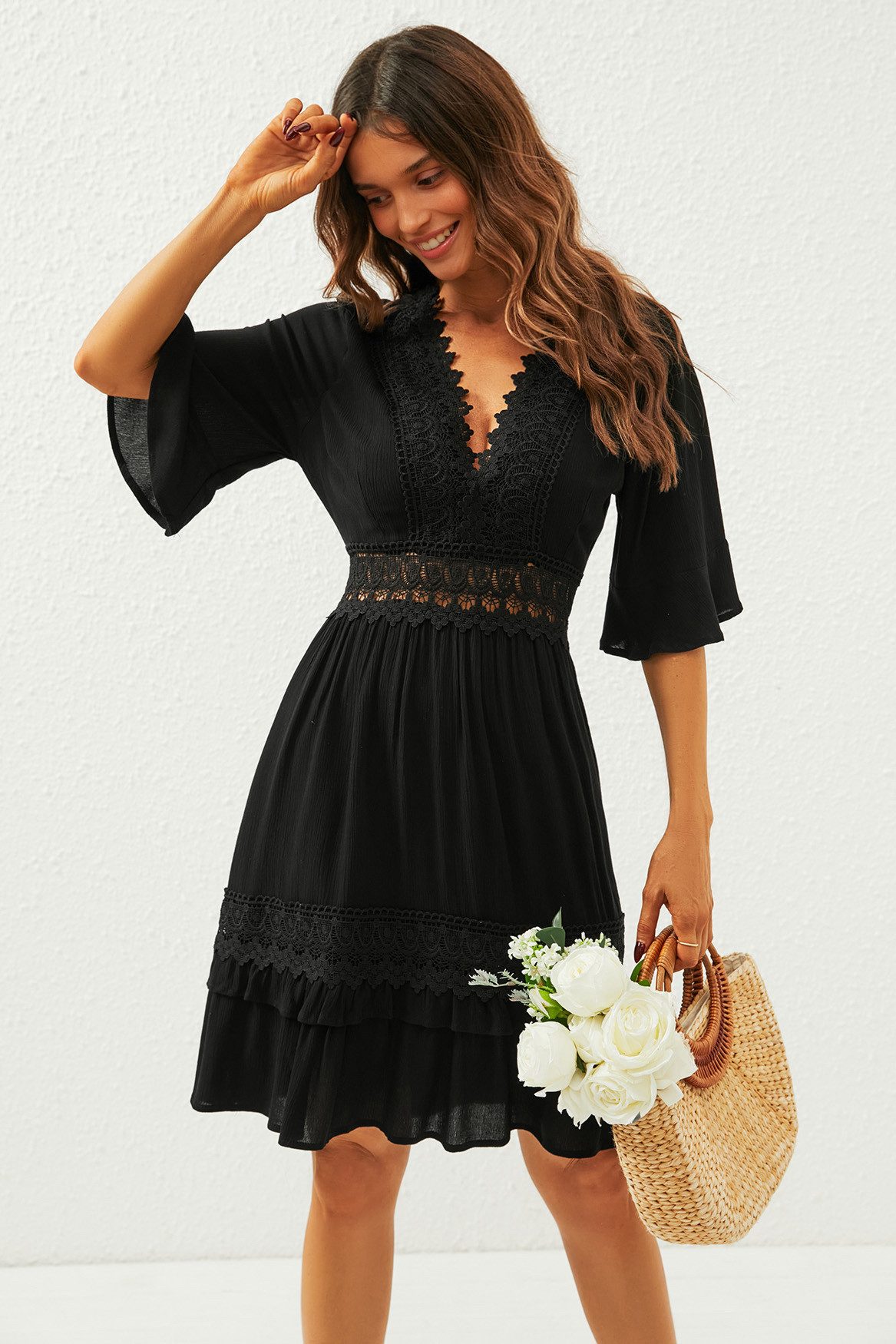 FS Collection Minikleid Damen Minikleid aus Baumwolle mit V-Ausschnitt und Spitzendetails (XS (EU:36 / UK:8) · S (EU:38 / UK:10) · M (EU:40 / UK:12) · L (EU:42 / UK:14) · XL (EU:44 / UK:16), 5 Farben : Schwarz, Elfenbeinweiß, Hellblau, Salbeigrün und Flieder) 100 % Baumwolle – weich, atmungsaktiv und angenehm auf der Haut