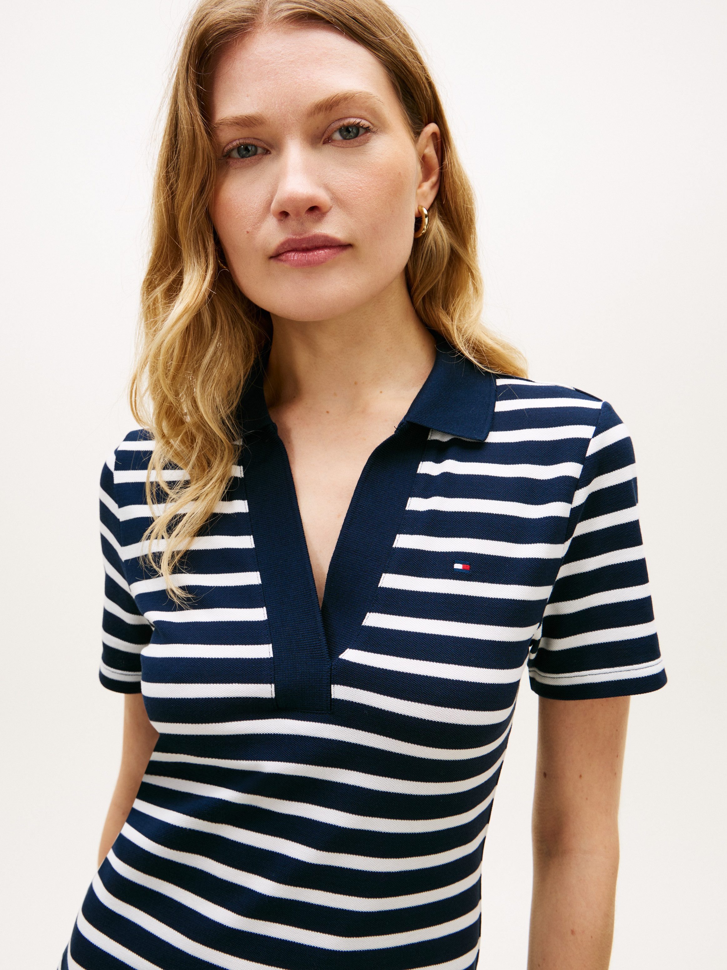 Tommy Hilfiger Polokleid SLIM OPEN NK POLO DRESS SS mit gestickter Tommy Hilfiger Flagge – Bild 3 von 5