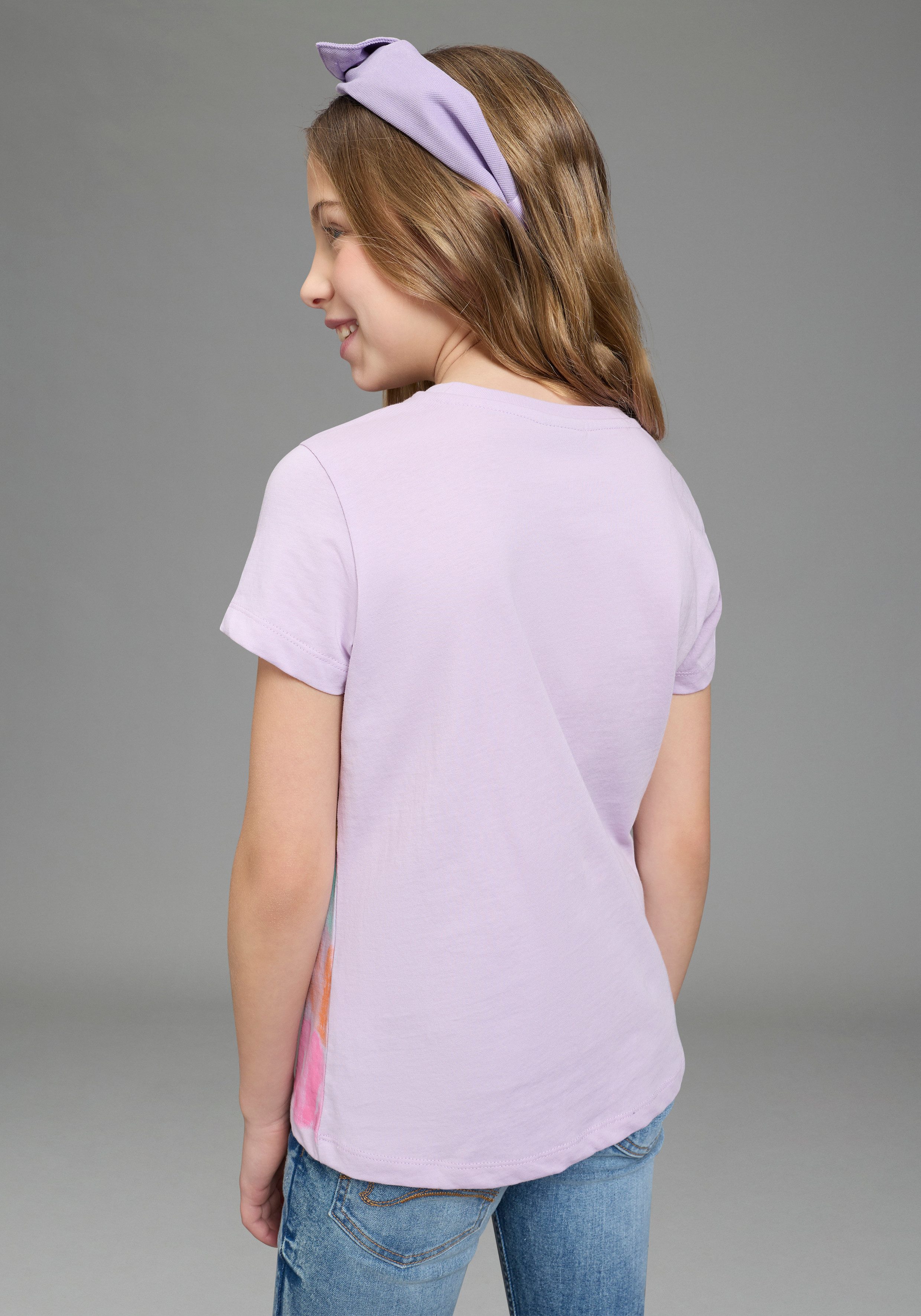 KIDSWORLD T-Shirt Shirt mit Regenbogen-Print Kurzarm, hüftlang geschnitten, bedruckt, Rundhals-Ausschnitt