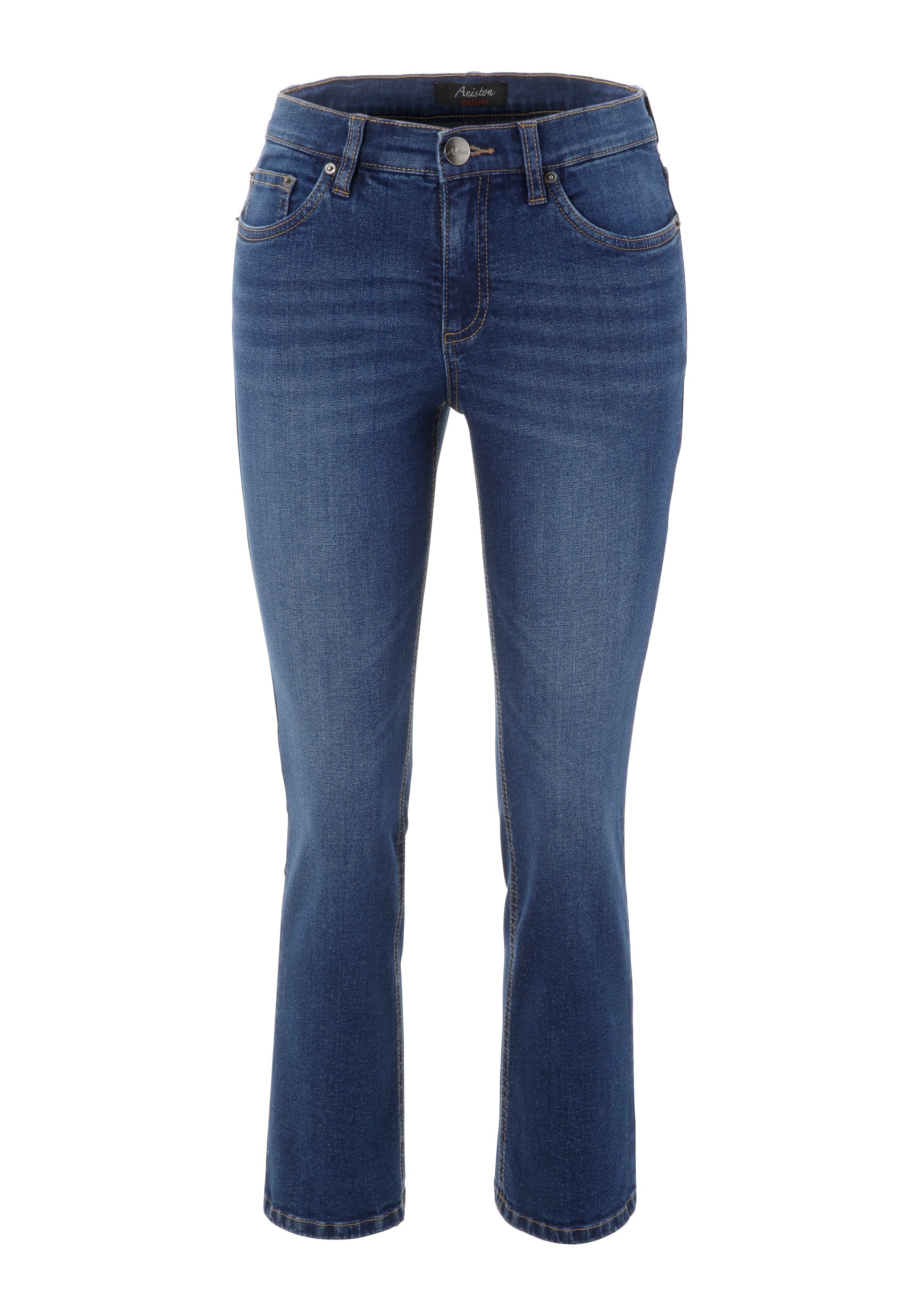 Aniston CASUAL Bootcut-Jeans in trendiger 7/8-Länge. Reduzierter Preis € 39,99. Unverbindliche Preisempfehlung € 59,99