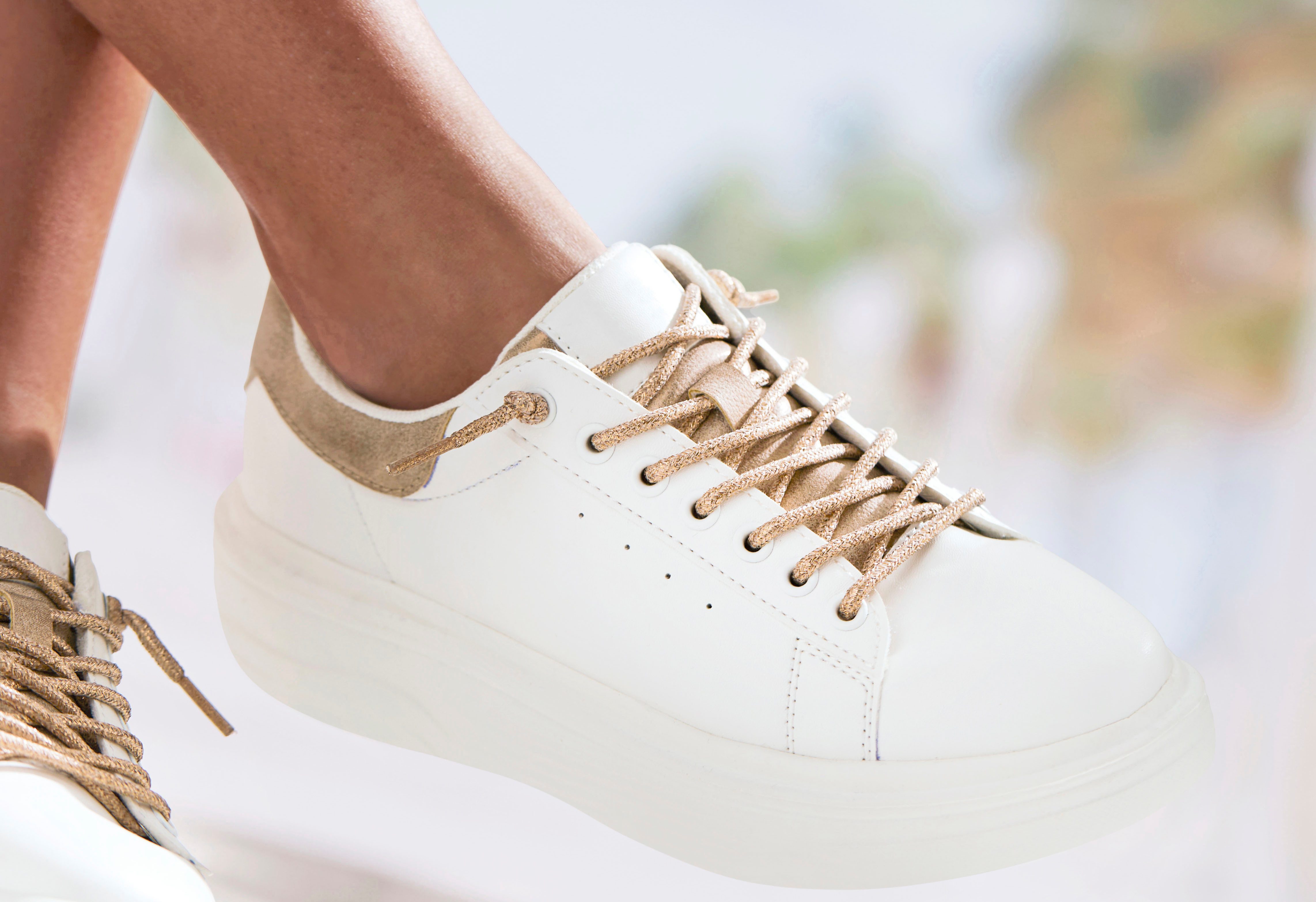 LASCANA Freizeitschuhe, Sneaker mit Metallicdetails und günstig online kaufen
