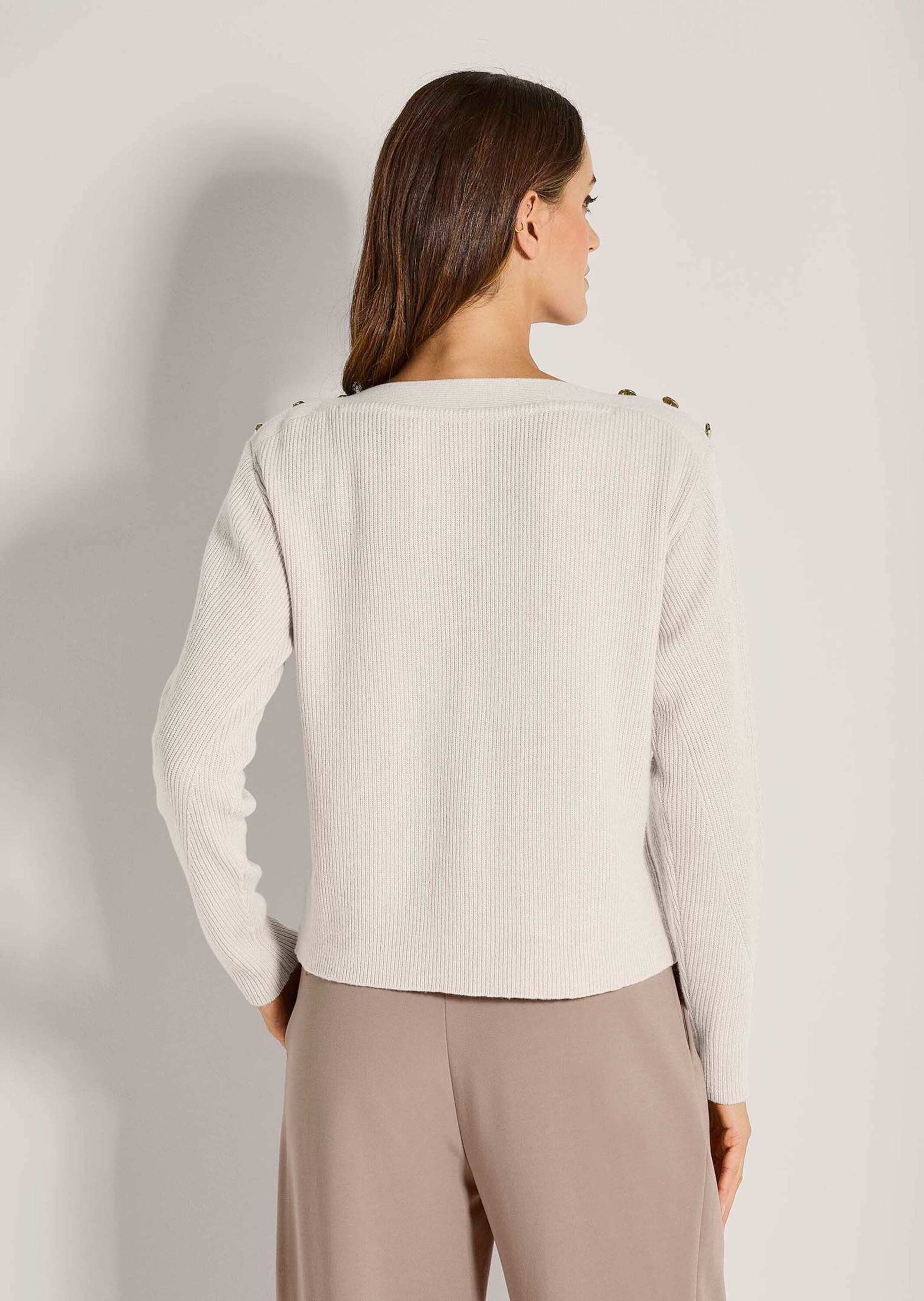 MADELEINE Strickpullover Eleganter Rippstrickpullover mit U-Boot-Ausschnitt Winterlicher Pullover mit edlen Schmuckknöpfen und langen Ärmeln