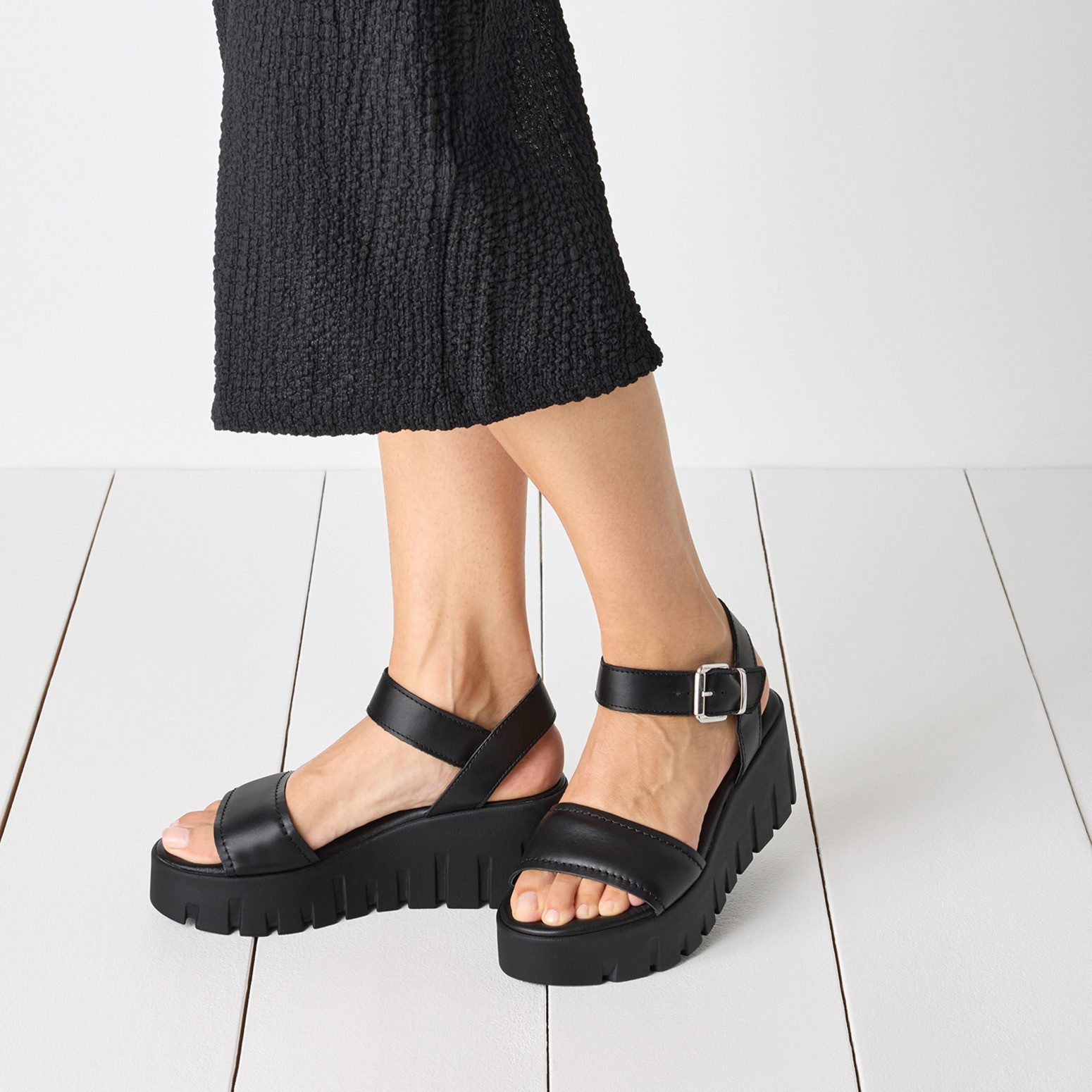 Tamaris Keilsandalette, Sommerschuh, Riemchensandale mit auffälliger günstig online kaufen