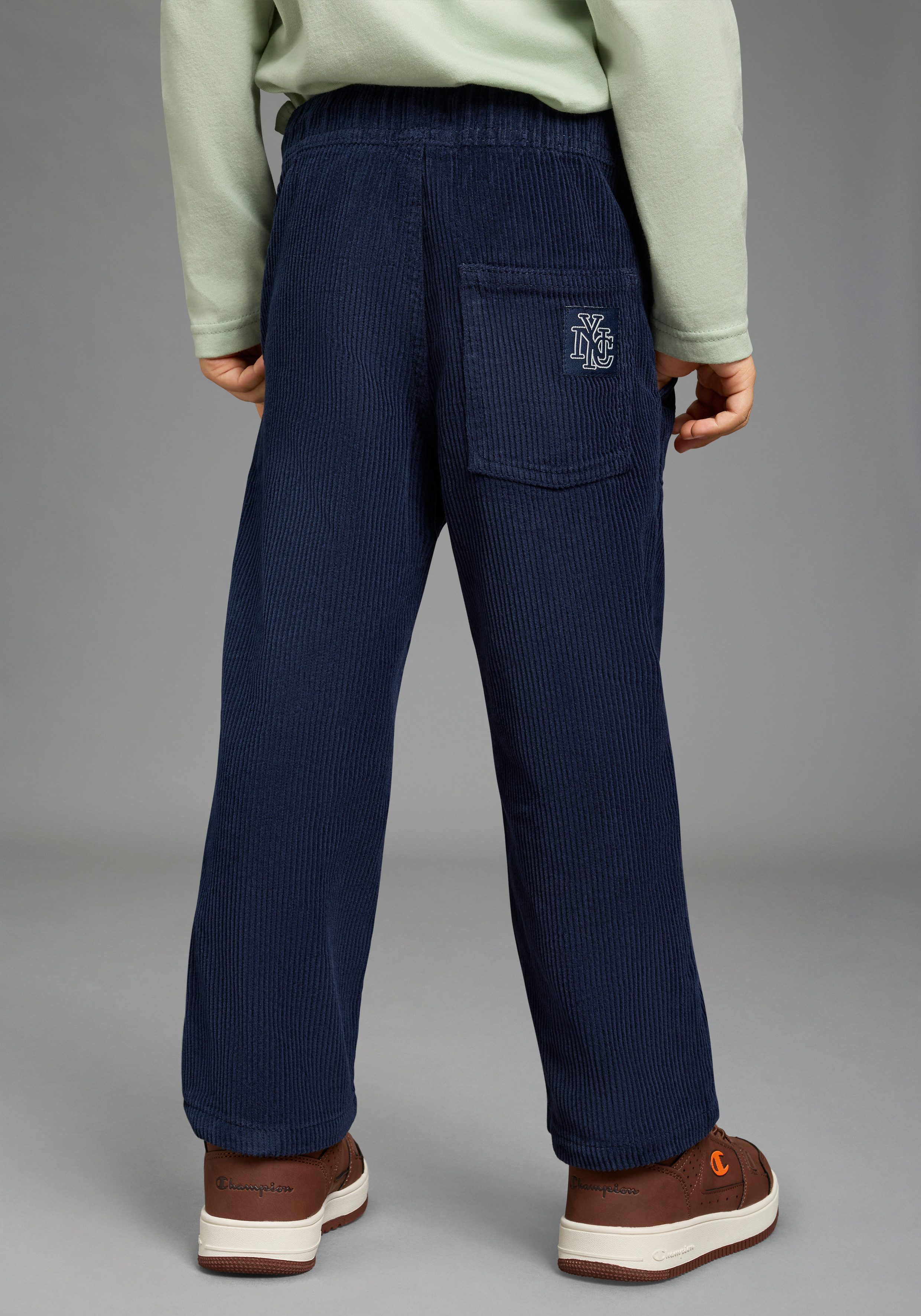 KIDSWORLD Cordhose Breitcord-Cordhose lange, gerade Passform, für Jungen, modischer Basic-Style