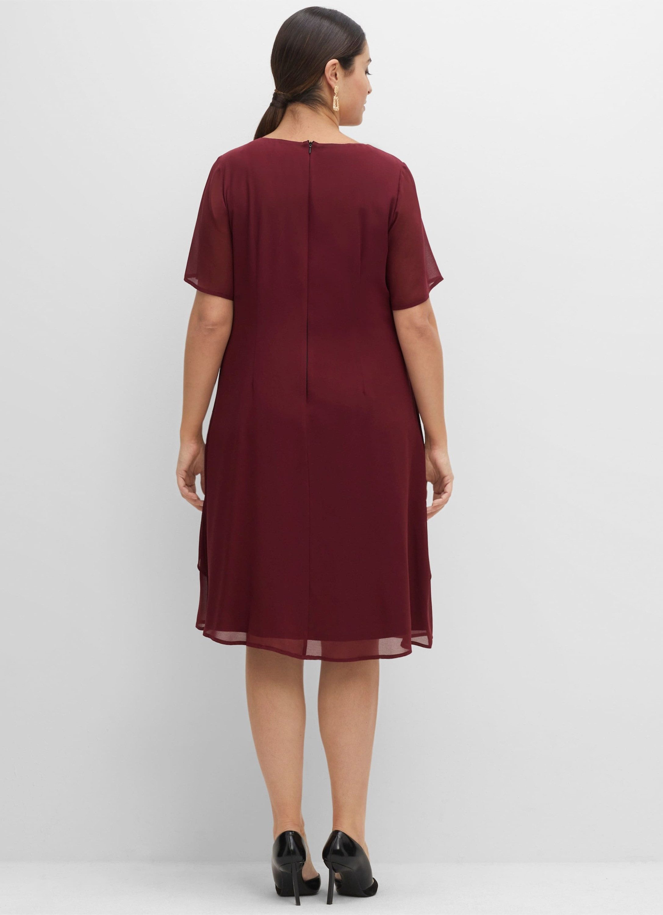Sheego Etuikleid Abendkleid Kurzarm mit asymetrischen Volants günstig online kaufen