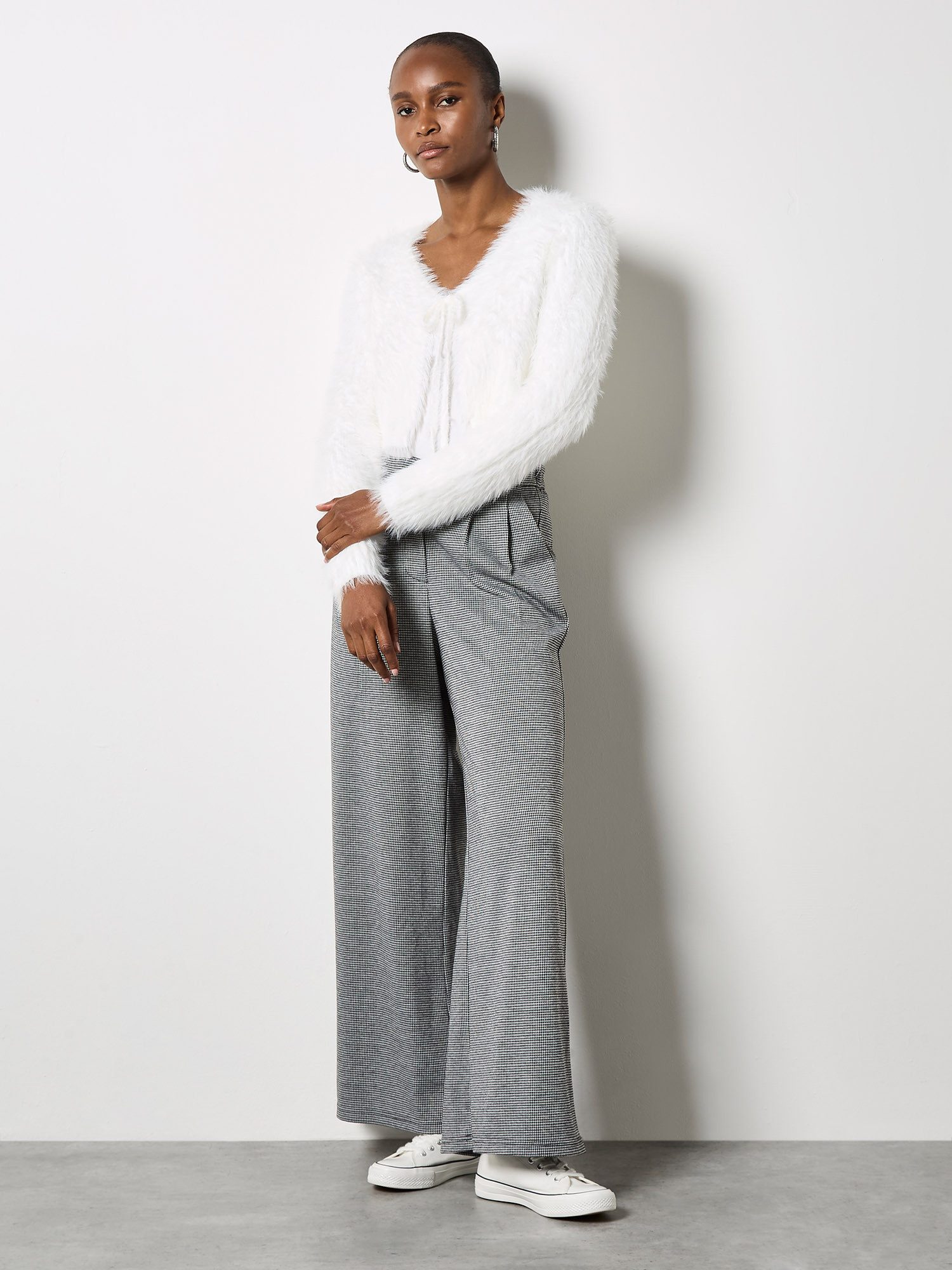 Apricot Cardigan Bolero Jacke in super fluffiger Ware in kurzer Länge günstig online kaufen