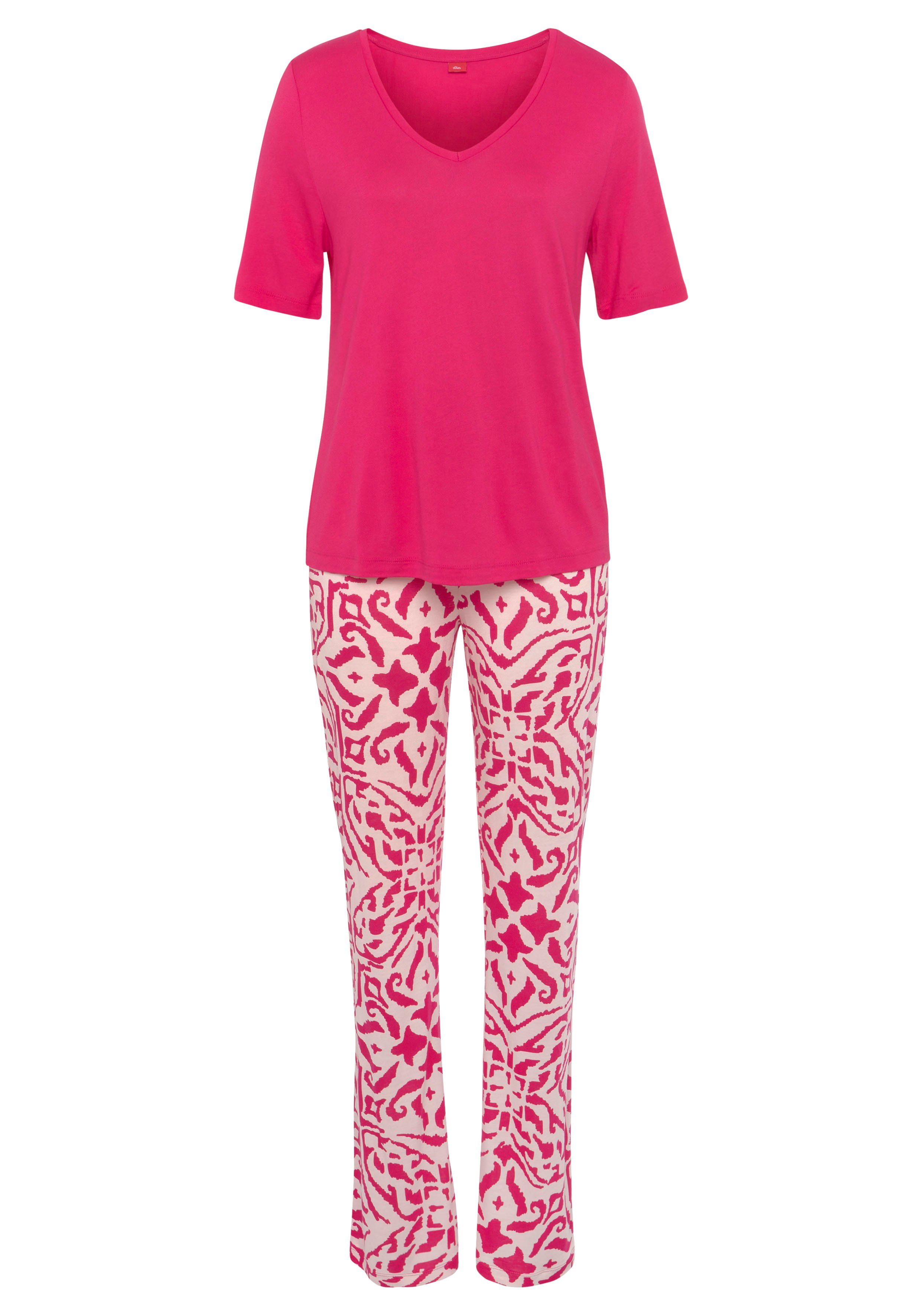 s.Oliver Pyjama (2 tlg) mit floralem Ethno-Muster. € 44,99