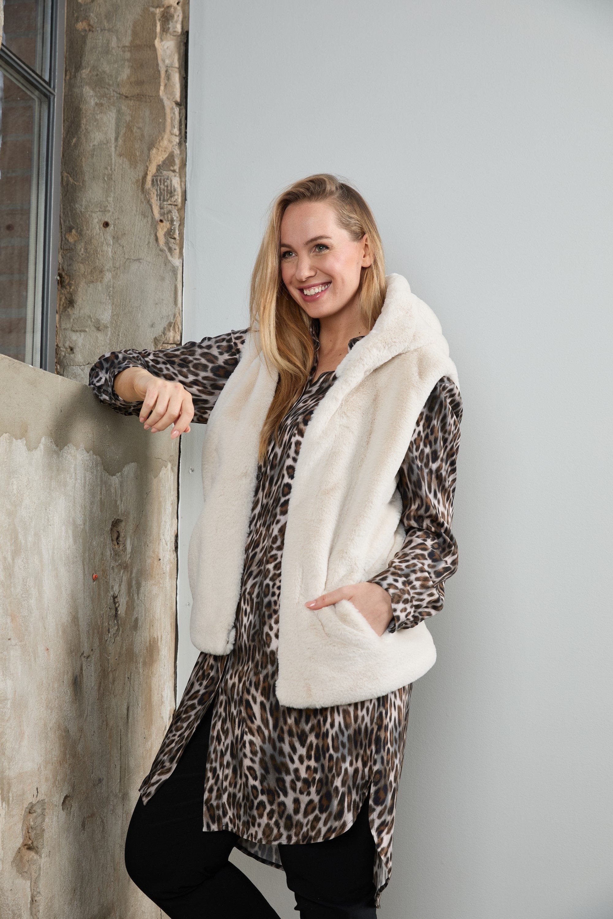 Mona Lisa Fellimitatweste günstig online kaufen