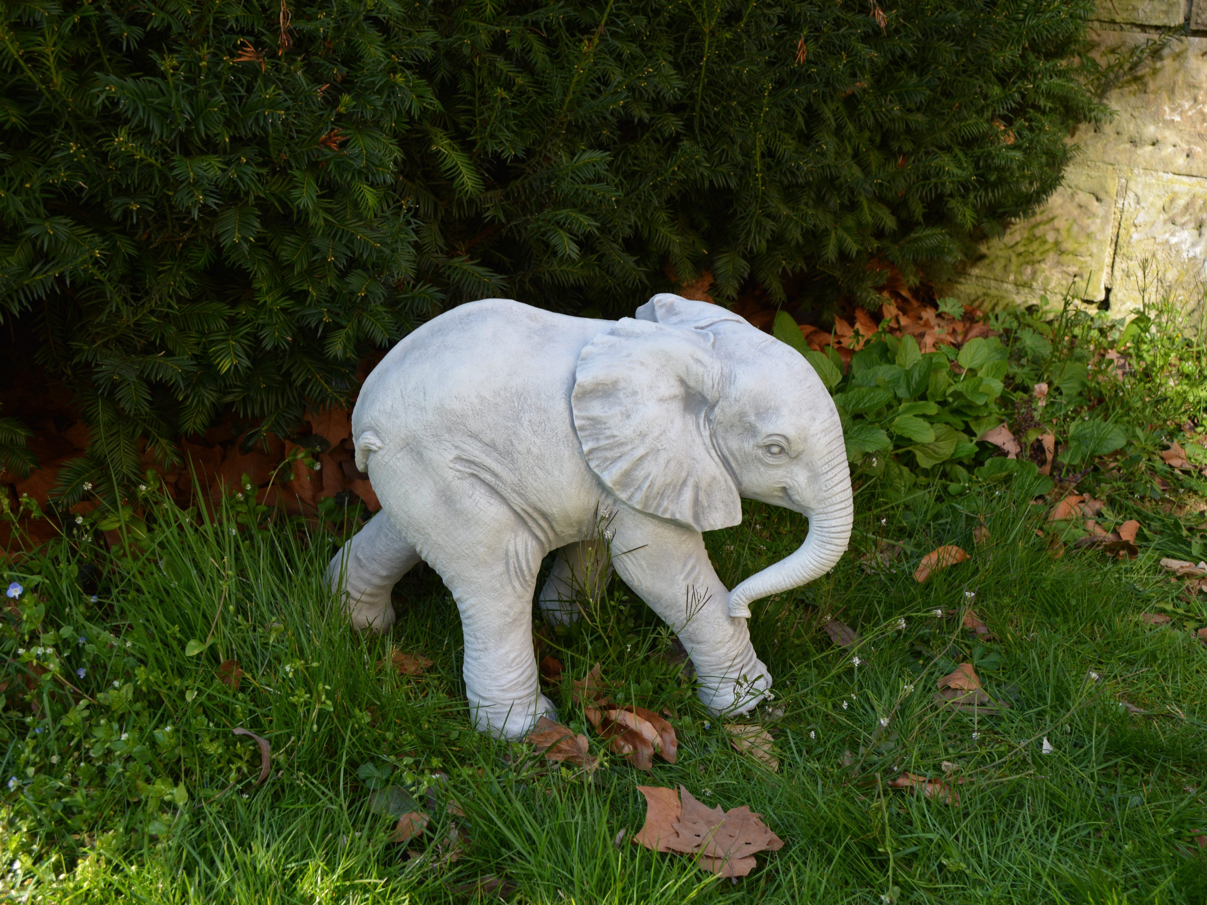 gartendekoparadies.de Gartenfigur Afrikanische Elefanten-Kuh, Steinfigur, H. 33 cm, 20 kg, Frostsicher
