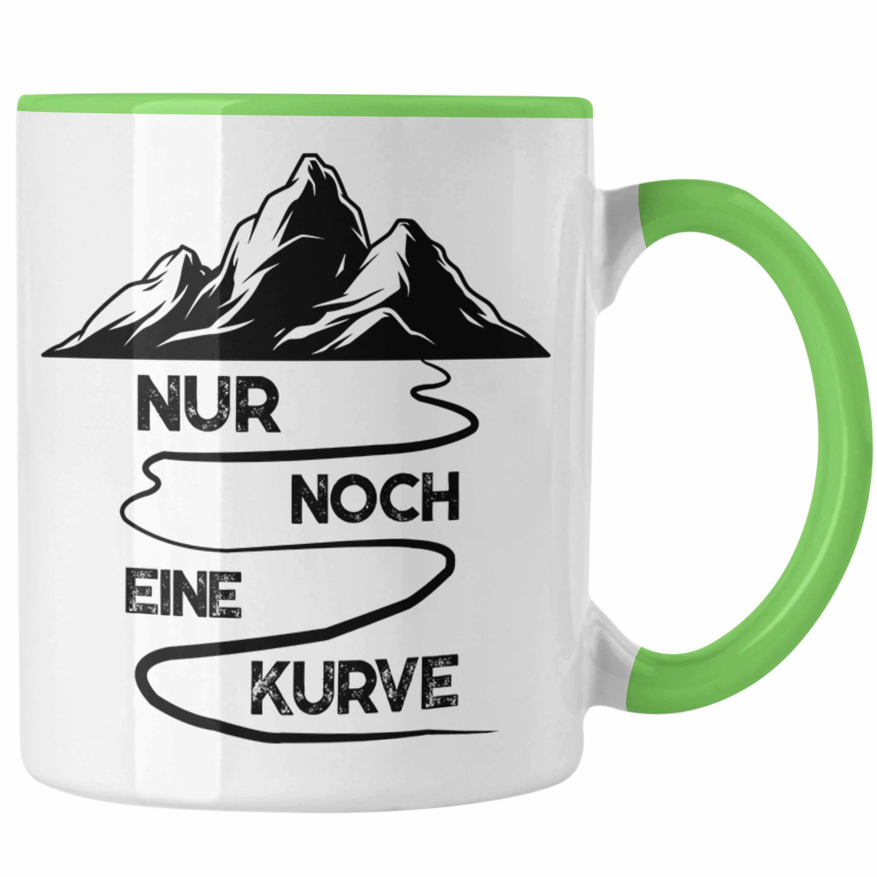 Trendation Tasse Trendation - Wandern Tasse Geschenk Wanderer Nur Noch Eine Kurve Geschenkidee Berge Alpen Geschenke Grün