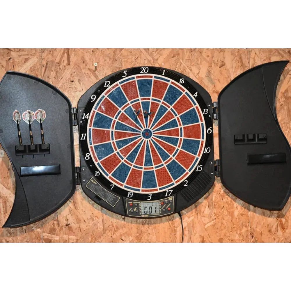 Sport-Knight® Dartscheibe Elektronik-Dartscheibe Deluxe, mit Türen, 21 Spielmodi, bis 8 Spieler, (Dart-Set, Dartscheibe mit 6 Pfeilen und Kabinett)
