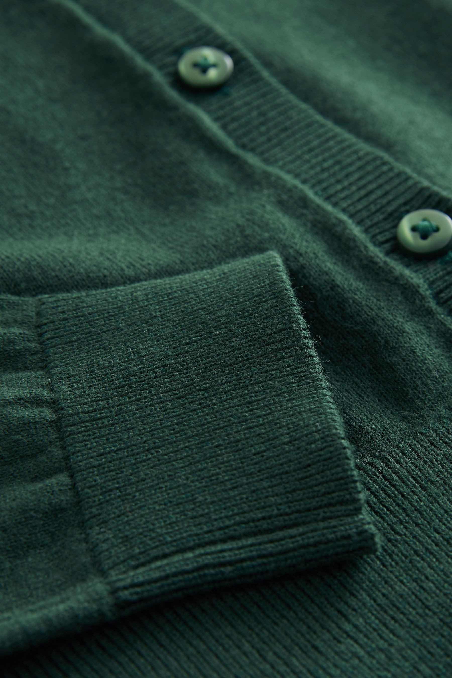 Next Strickjacke Schul-Strickjacke mit gerüschten Schultern (1-tlg)