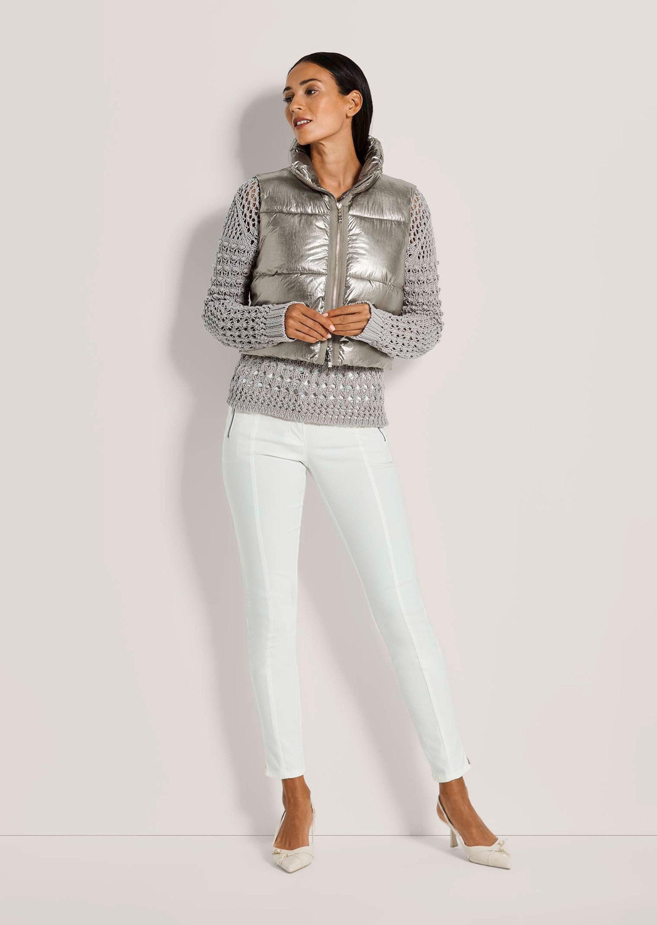 MADELEINE Kurzweste Sommerweste mit Glanz-Finish Metallischer Schimmer, hoher Kragen, ärmellos