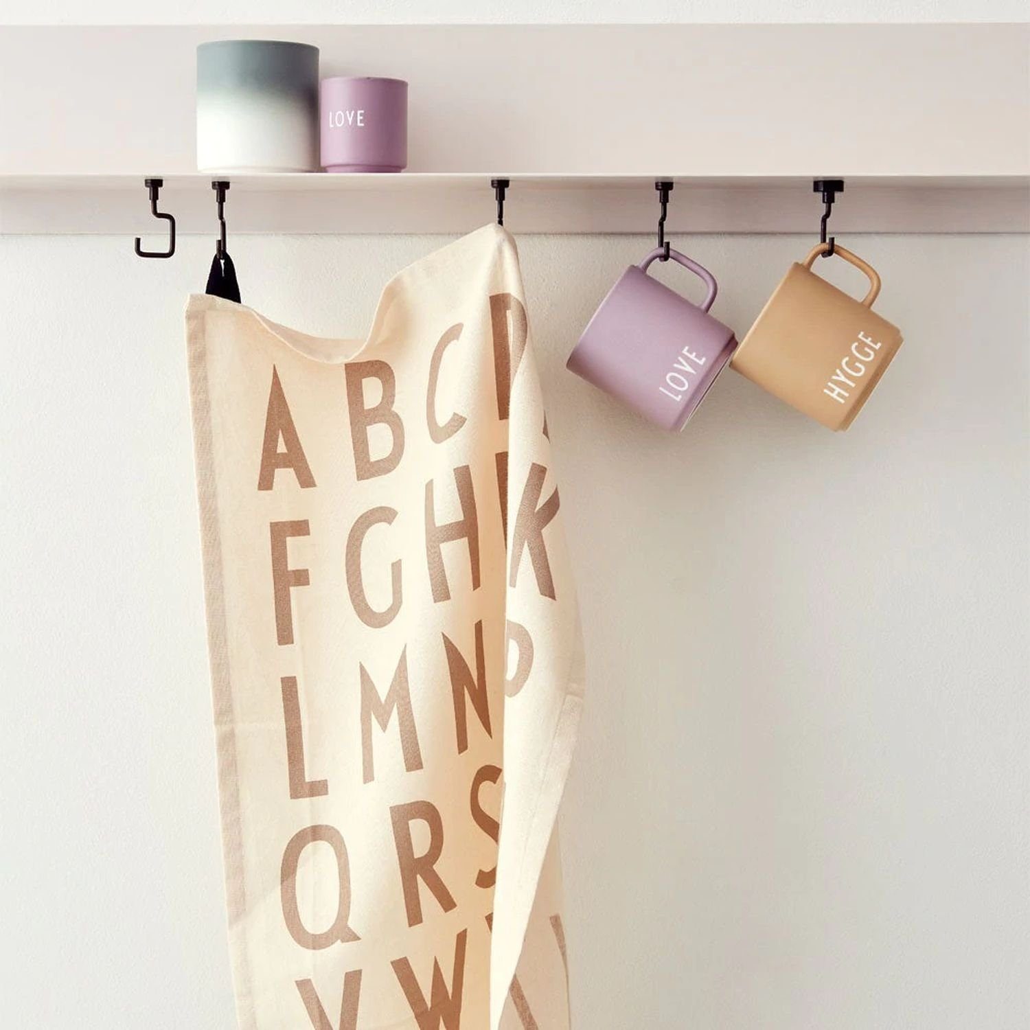 Design Letters Tasse Favourite Cup mit Henkel Love Lavendel, Porzellan