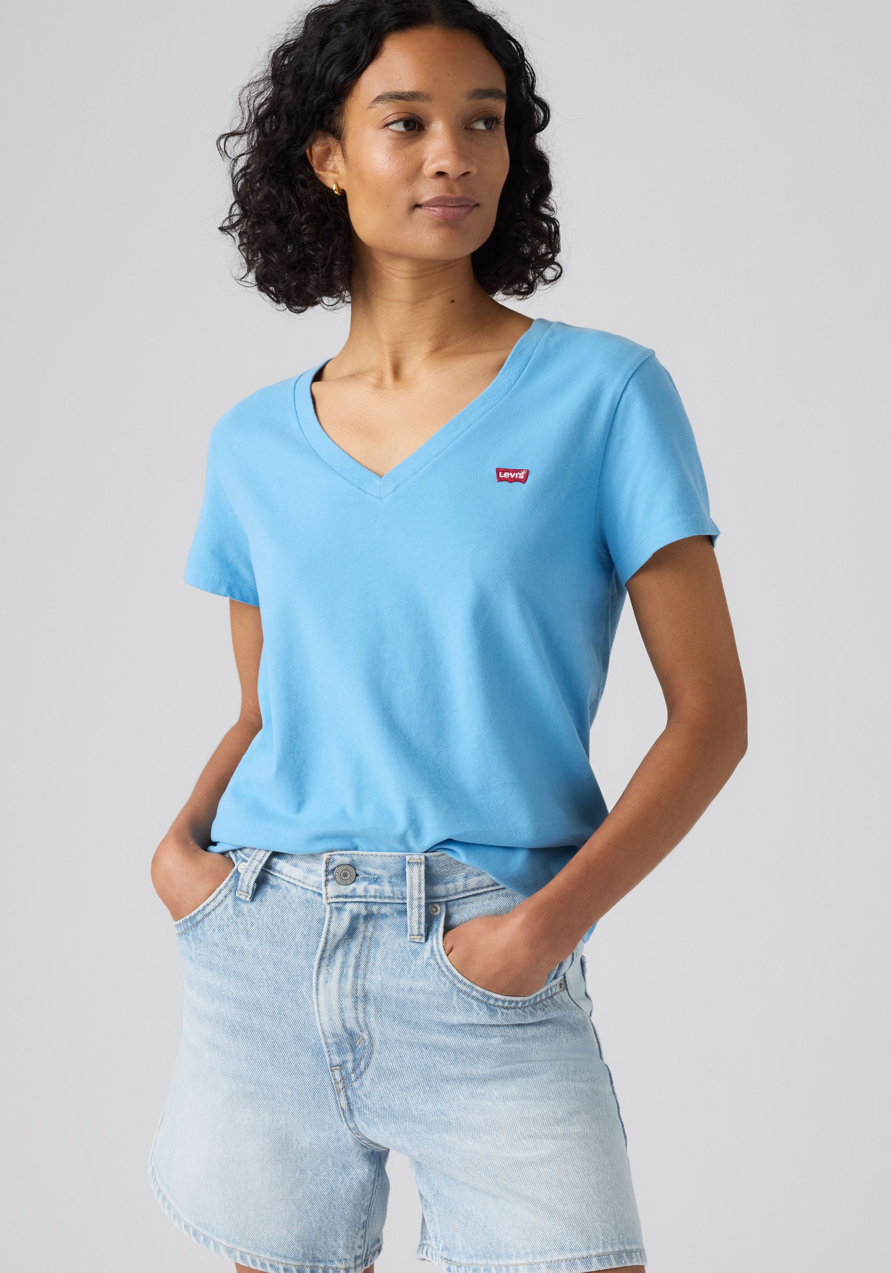 Levi's® V-Shirt Perfect Tee mit kleinem Batwing- Logo