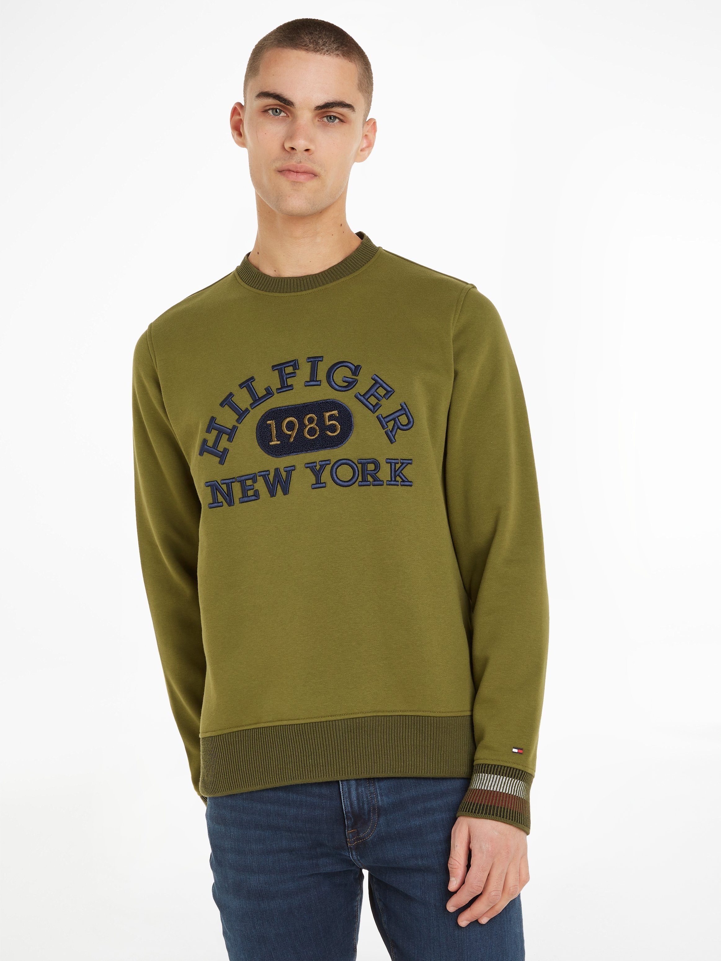 green 1985 New Hilfiger York Hilfiger Sweatshirt putting Tommy