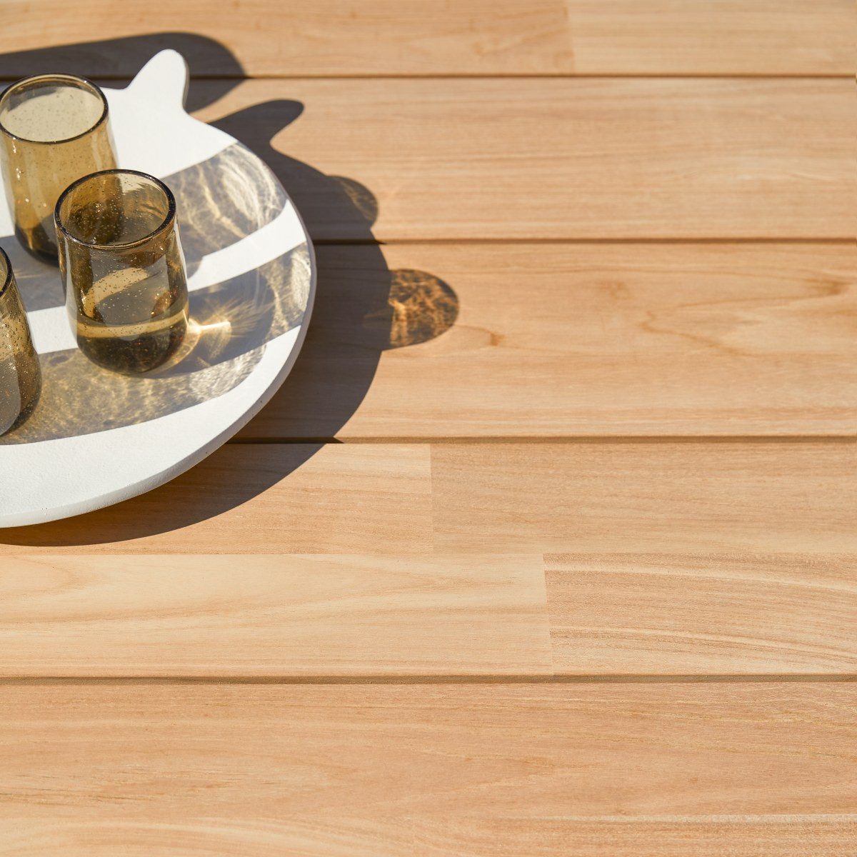 Tikamoon Garten-Essgruppe Gartenmöbel-Set Loen aus Teakholz mit Stoffkissen, 4 Stühle, (1-tlg)