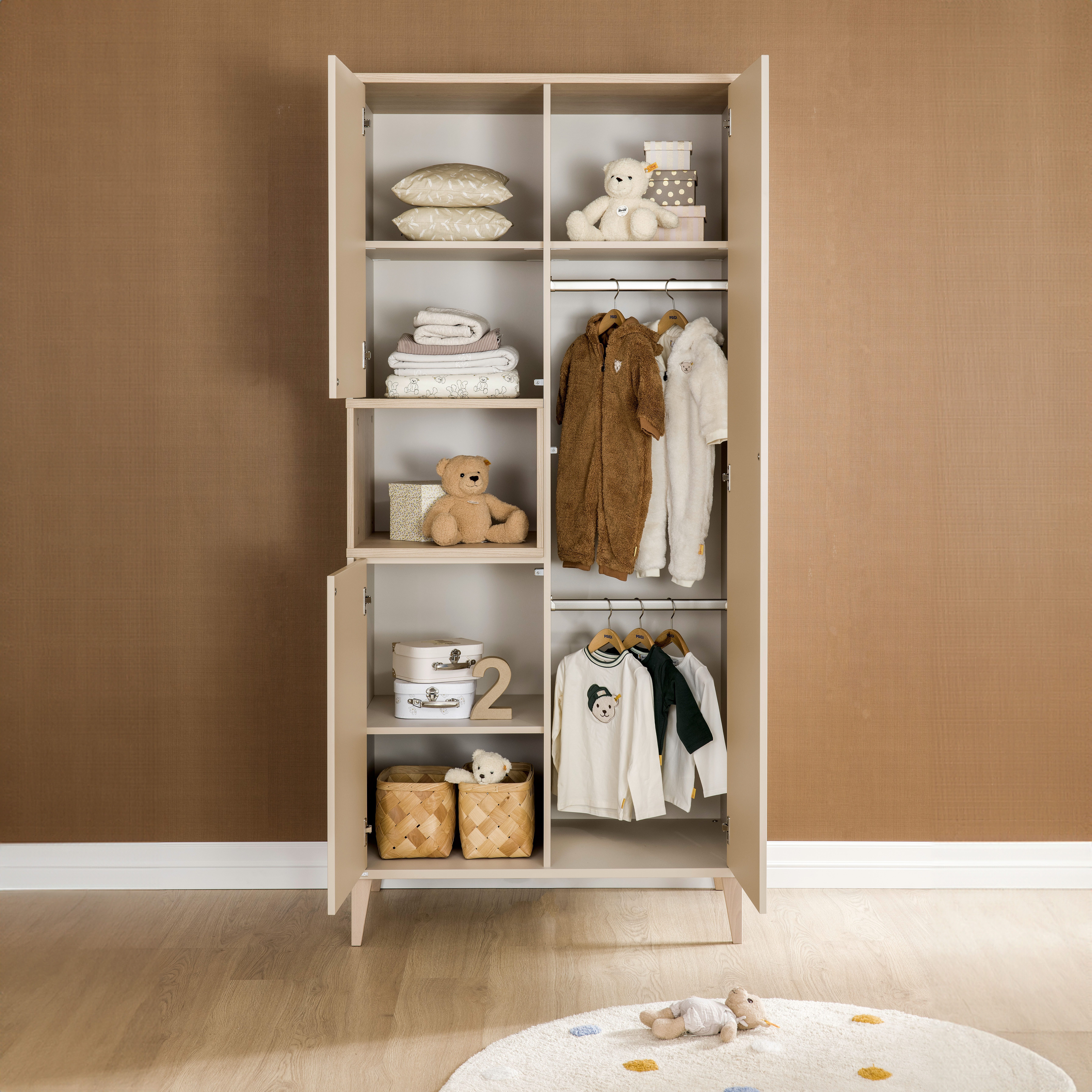 PAIDI Kleiderschrank MILA & BEN Steiff by PAIDI in Beige, 3 Türen mit Push-to-open inkl. Kleiderstangen und Einlegeböden, Massivholz-Füße, Soft-Close